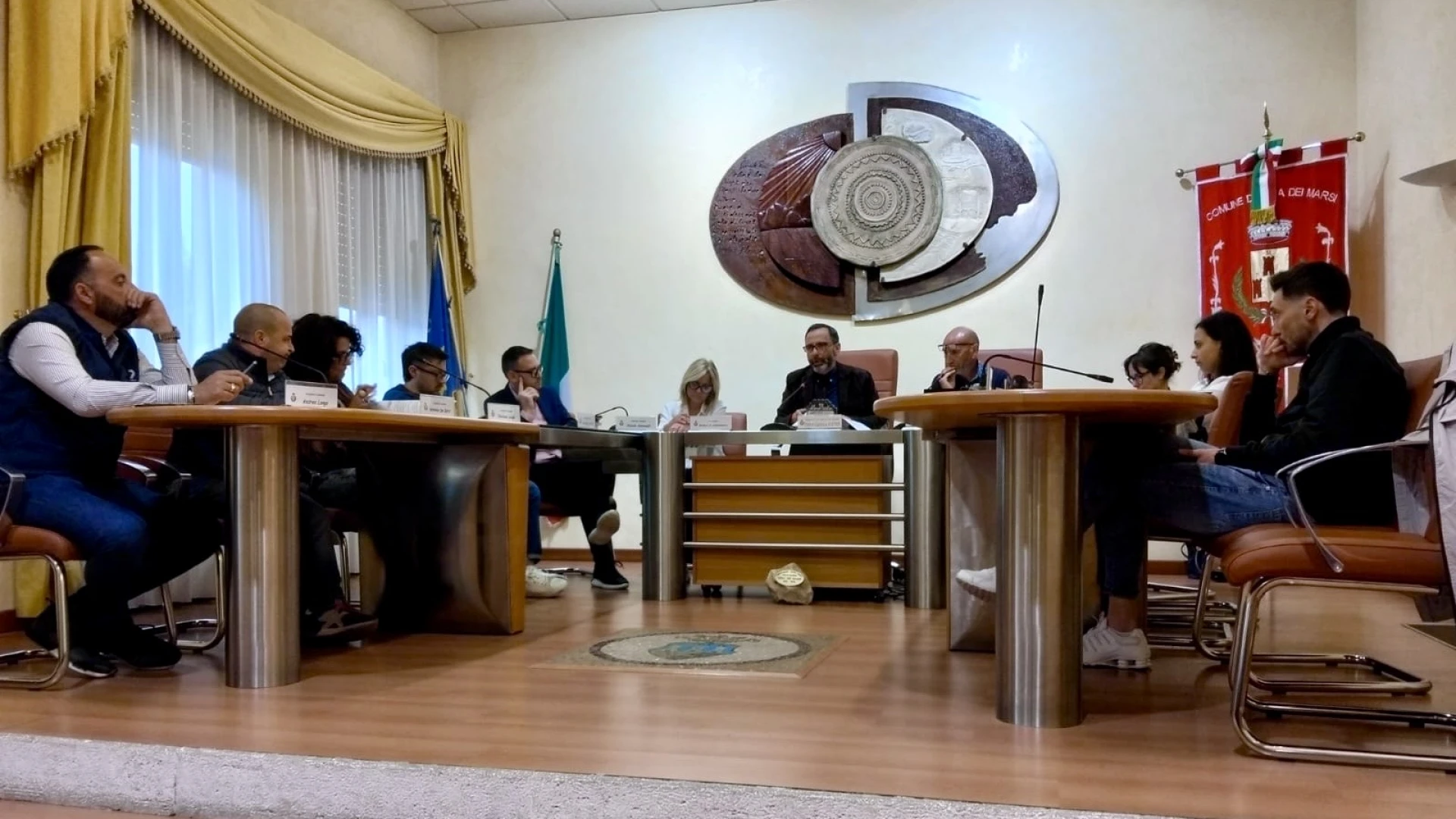 Consiglio comunale Gioia Dei Marsi, voto unanime per difesa aree interne: “No a collegio unico regionale, non alla DELRIO e autonomia sui rifiuti”.