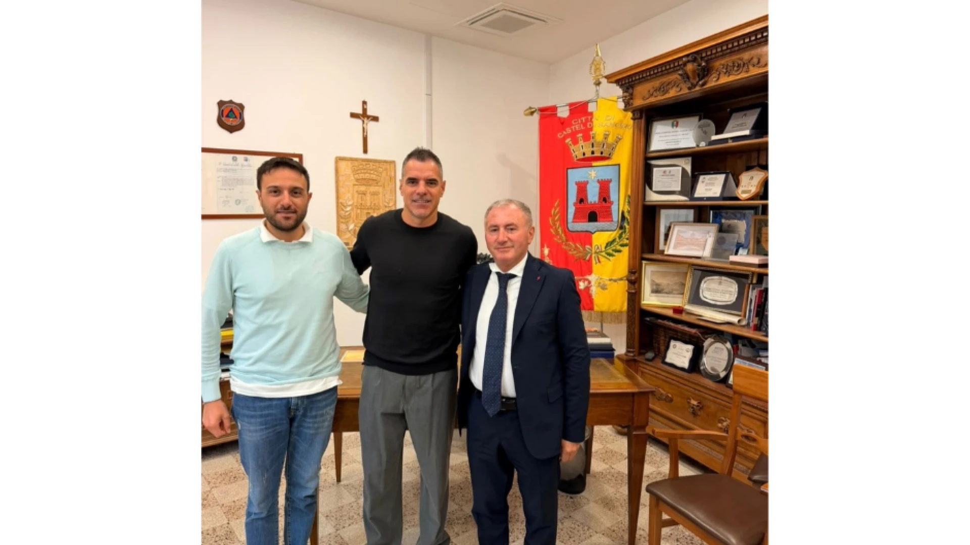 Castel Di Sangro: l'ex campione del mondo con la Nazionale Italiana Simone Perrotta in visita in città.