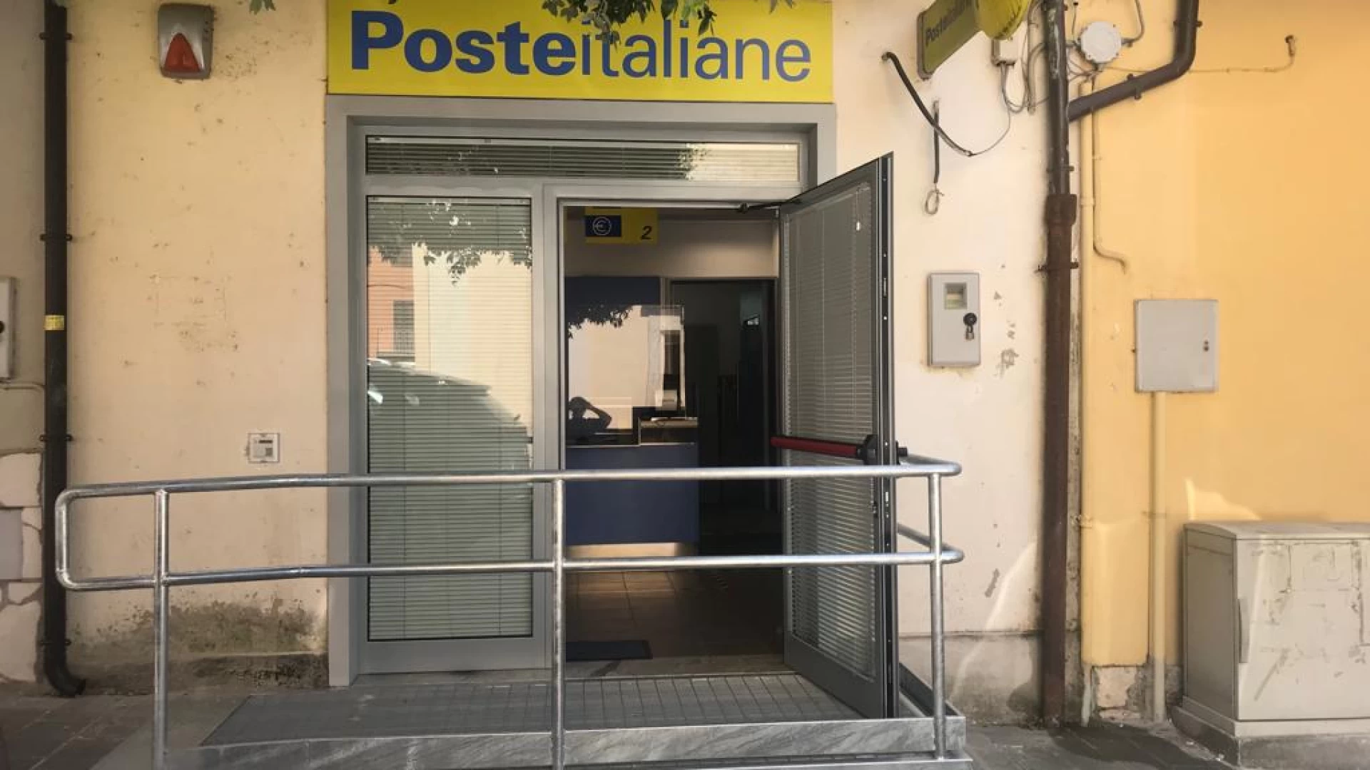 Poste Italiane: abbattere le barriere architettoniche nell'ufficio postale del centro storico.