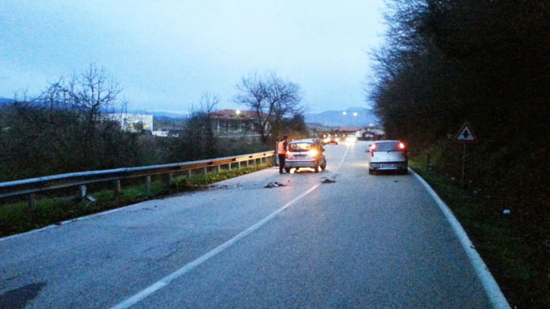 Colli a Volturno: incidente sulla statale 158. Autovettura esce fuori strada a causa dell’asfalto viscido.