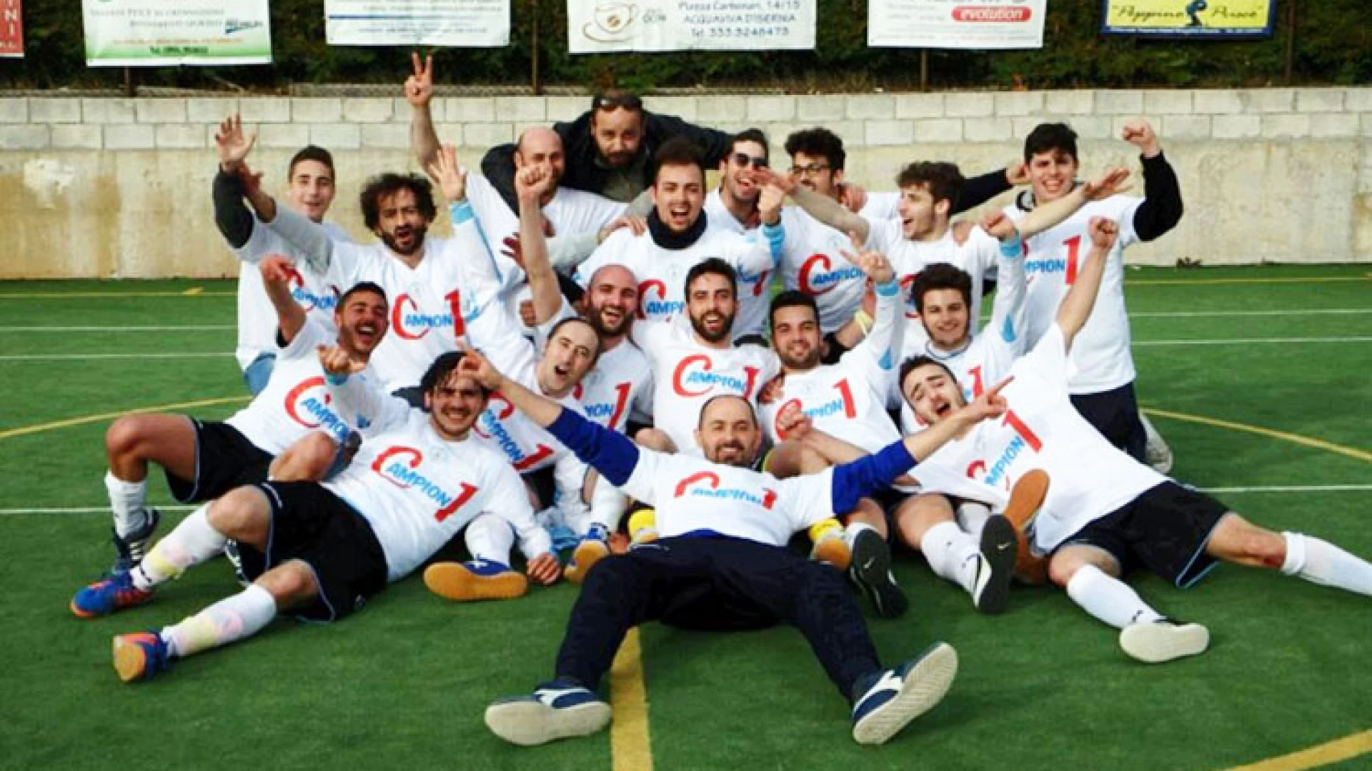 Striscia La Notizia e Militello incoronano la Futsal Acquaviva. I festeggiamenti post vittoria del campionato finiti su Canale 5.