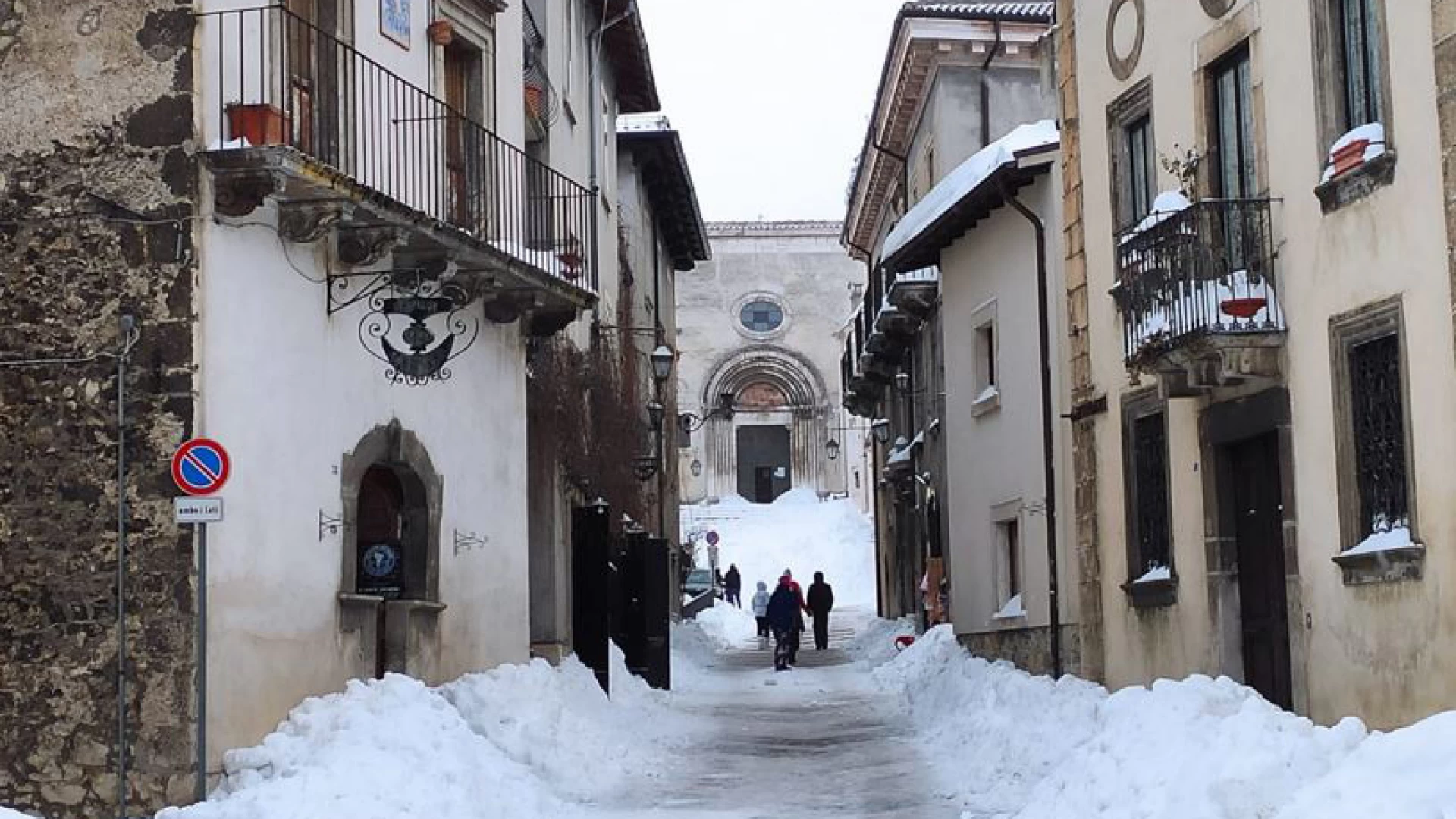 L'Abruzzo nell'ultimo fine settimana di febbraio. Paesaggio innevato. Pescocostanzo è da brividi. Guarda il video