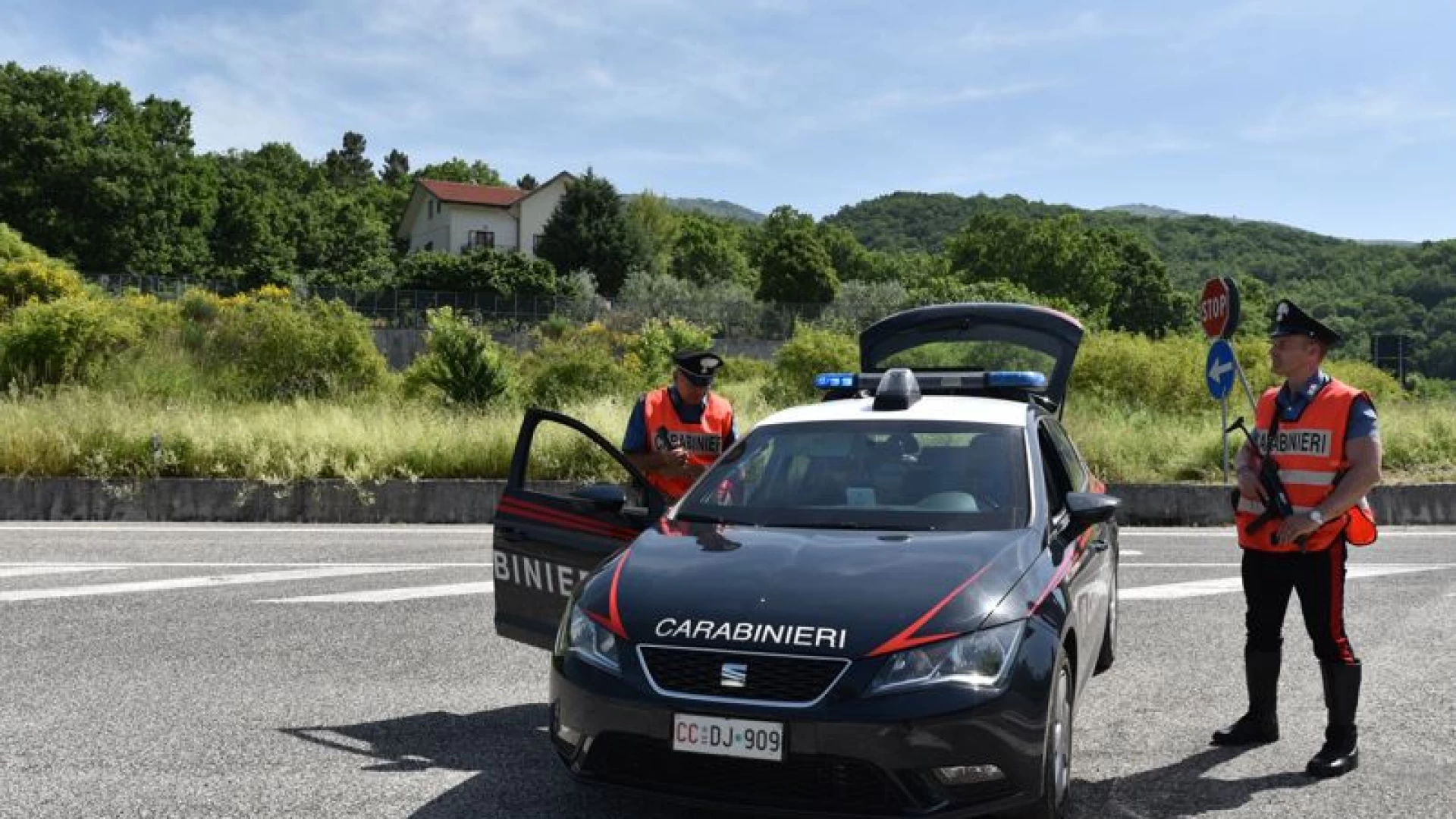 Trasacco: 37enne vìola il divieto di avvicinamento e minaccia i carabinieri con un coltello: arrestato