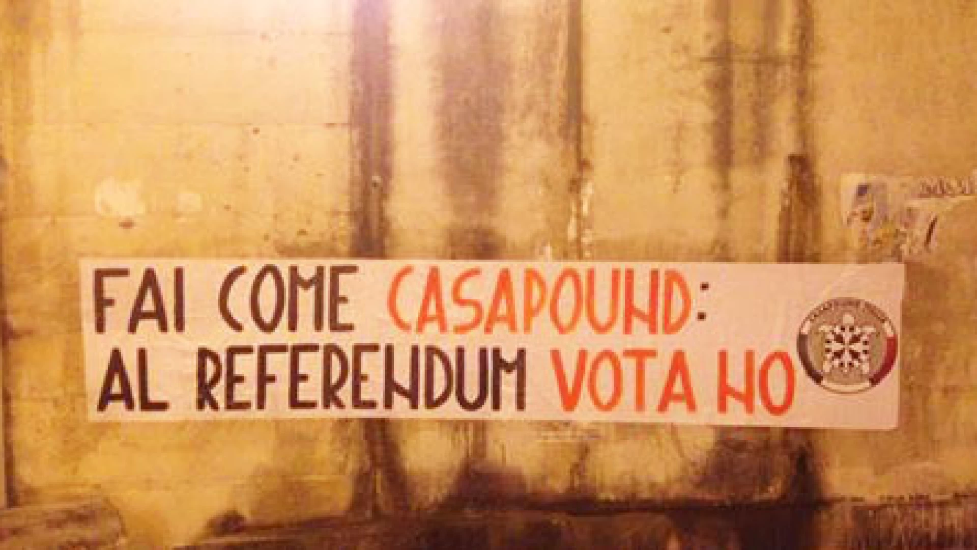 Campobasso: Striscione di CasaPound Italia per il NO al Referendum costituzionale in occasione della visita del ministro Boschi
