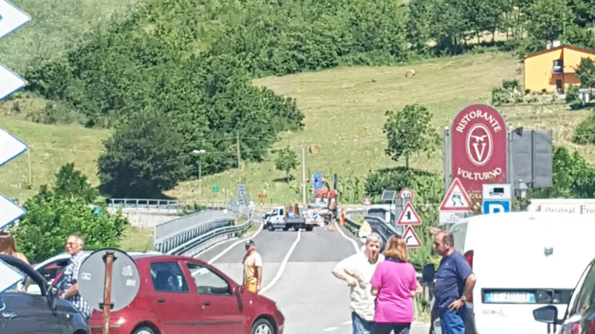 Colli a Volturno: paura sulla statale 158 per una perdita di gas. Traffico pensante deviato è allarme sicurezza.