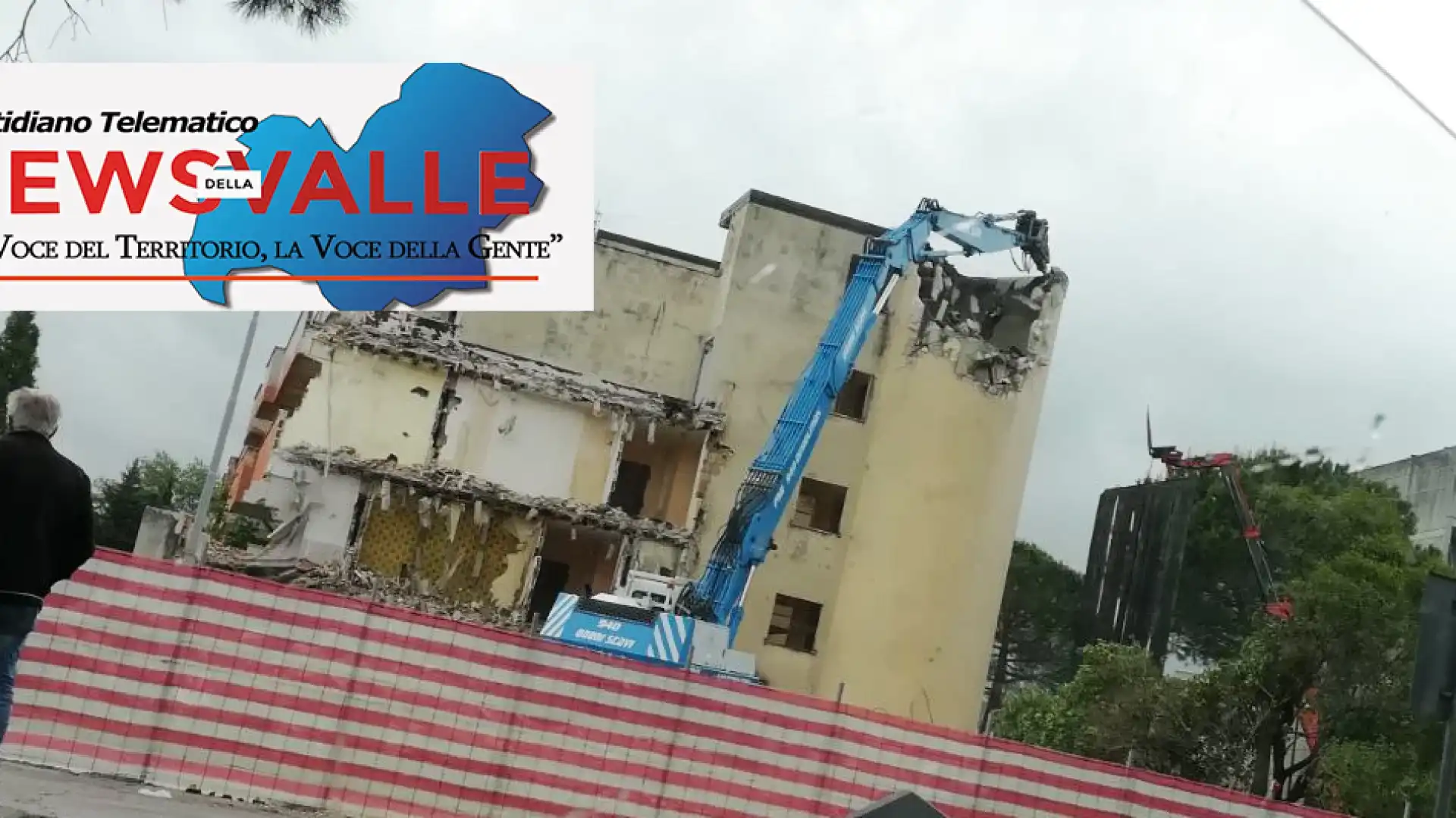 Isernia: al via la demolizione di una palazzina di alloggio residenziale in contrada San Leucio.