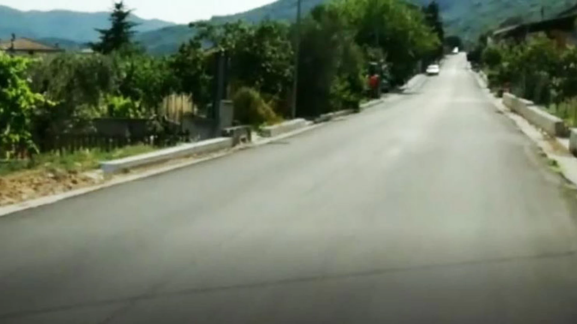 Montaquila: la stradina che conduce a Filignano è pericolosa. Automobilisti sul piede di guerra. “Occorrono barriere protettive, ci sono troppi dirupi”.