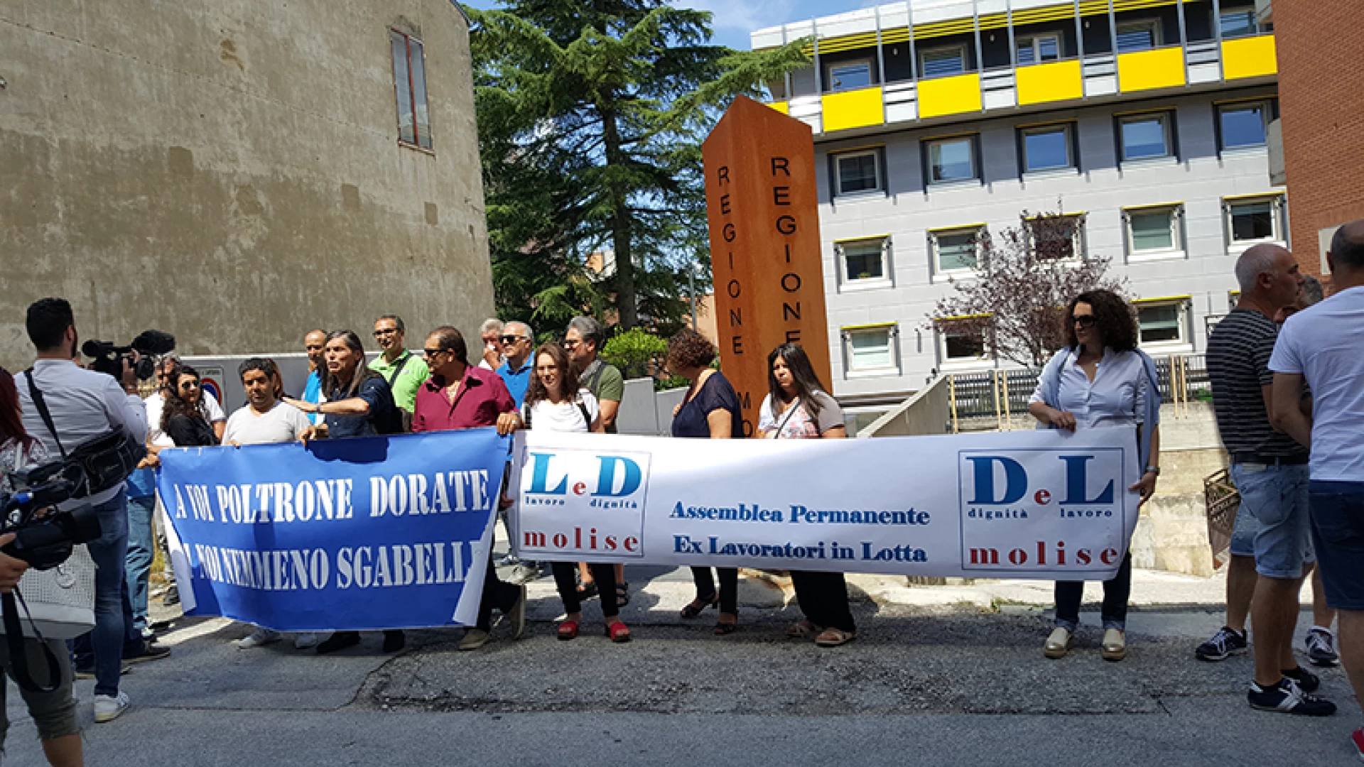 Gli ex lavoratori in lotta pronti alla marcia su Campobasso