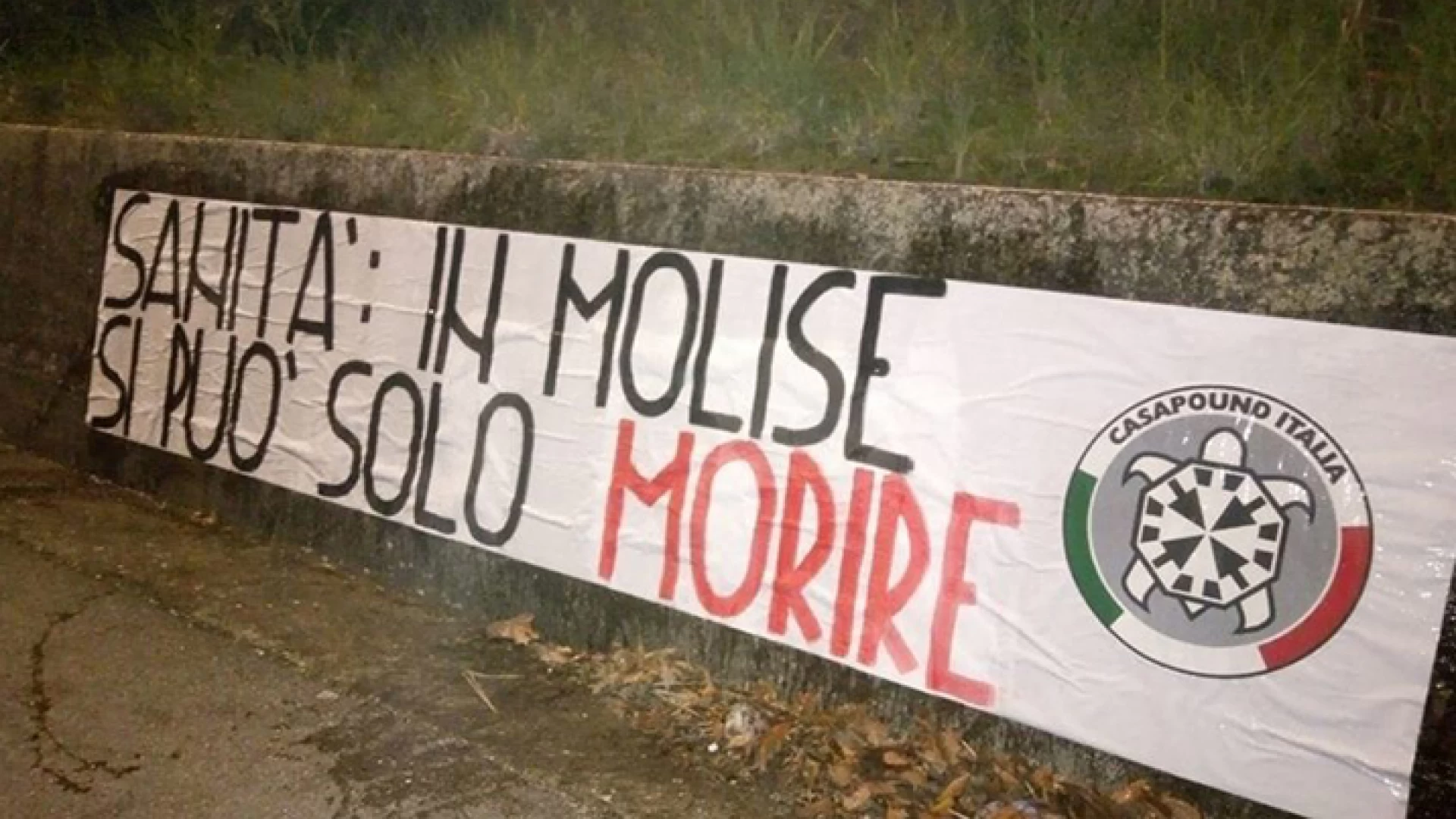 Termoli: “In Molise si può solo morire”, striscione di CasaPound Italia a sostegno del punto nascita di Termoli