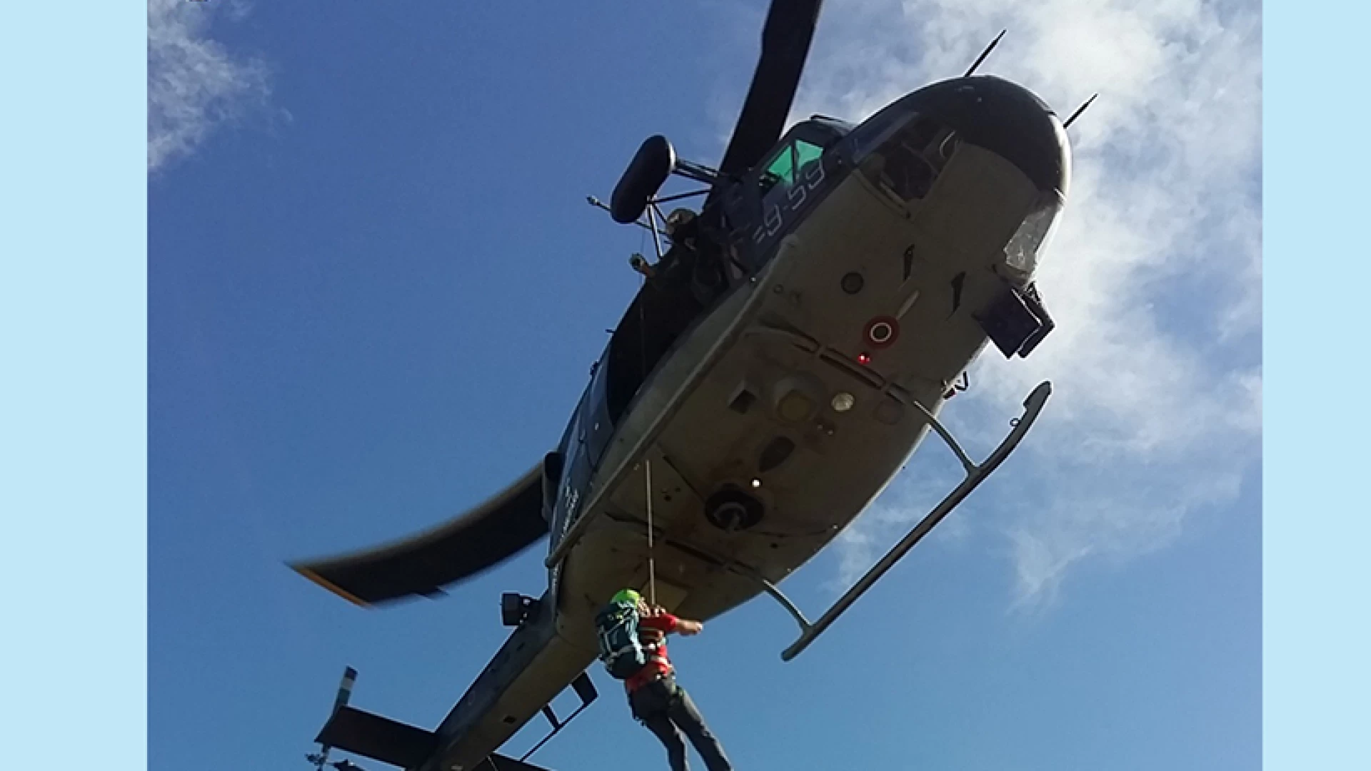 Esercitazione del Corpo Nazionale Soccorso Alpino e Speleologico con elicotteri dell’Aeronautica Militare.