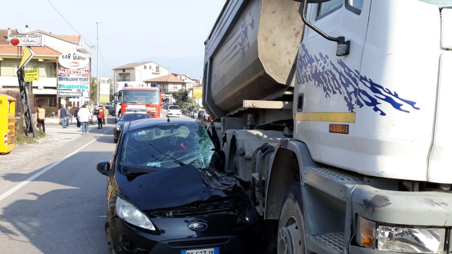 Venafro:  incidente nei pressi del S.s Rosario. Auto contro mezzo pesante. Conducente in ospedale.