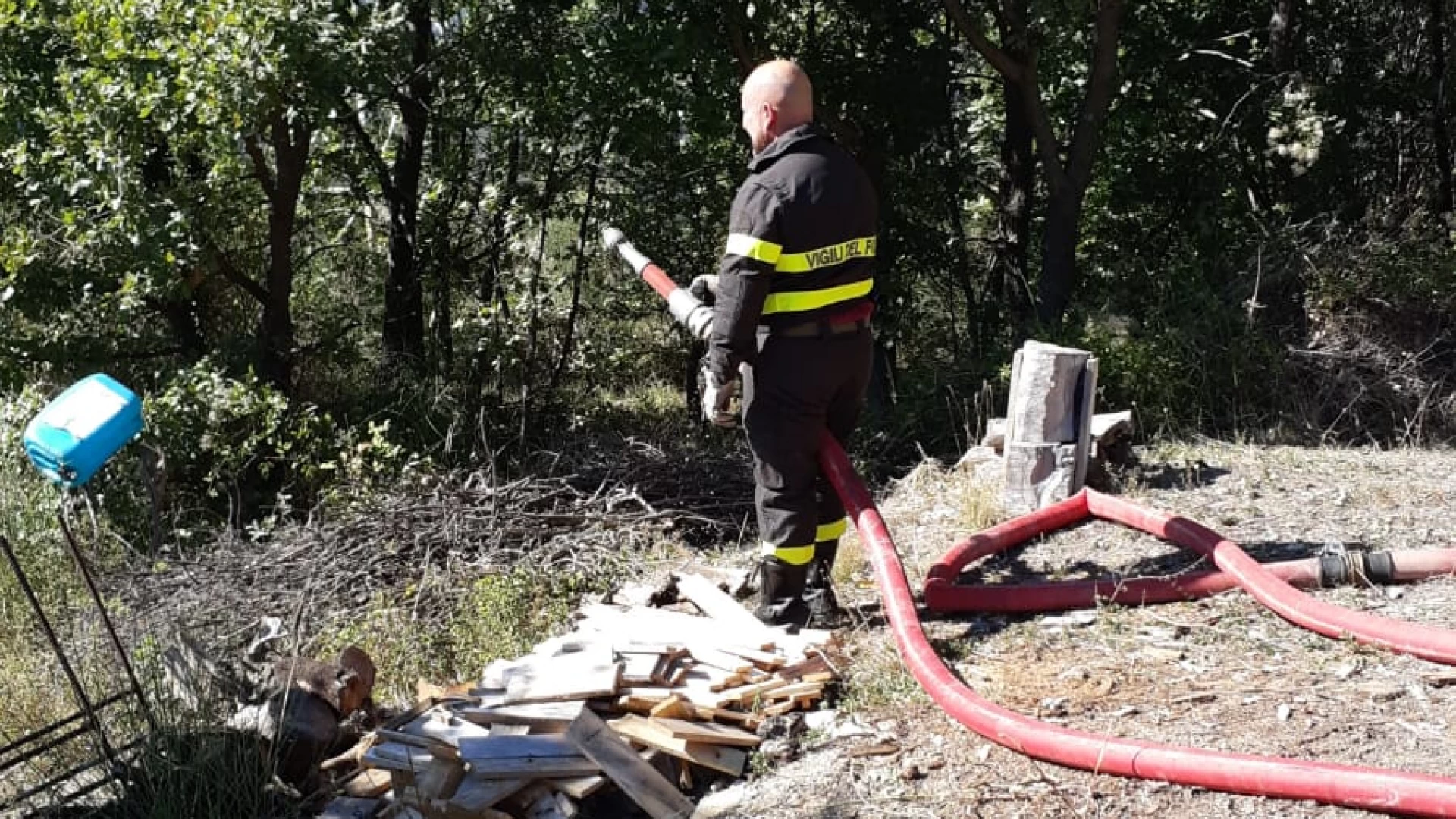 Colli a Volturno: incendio in atto in località Campo La Messa.Vigili del Fuoco sul posto.