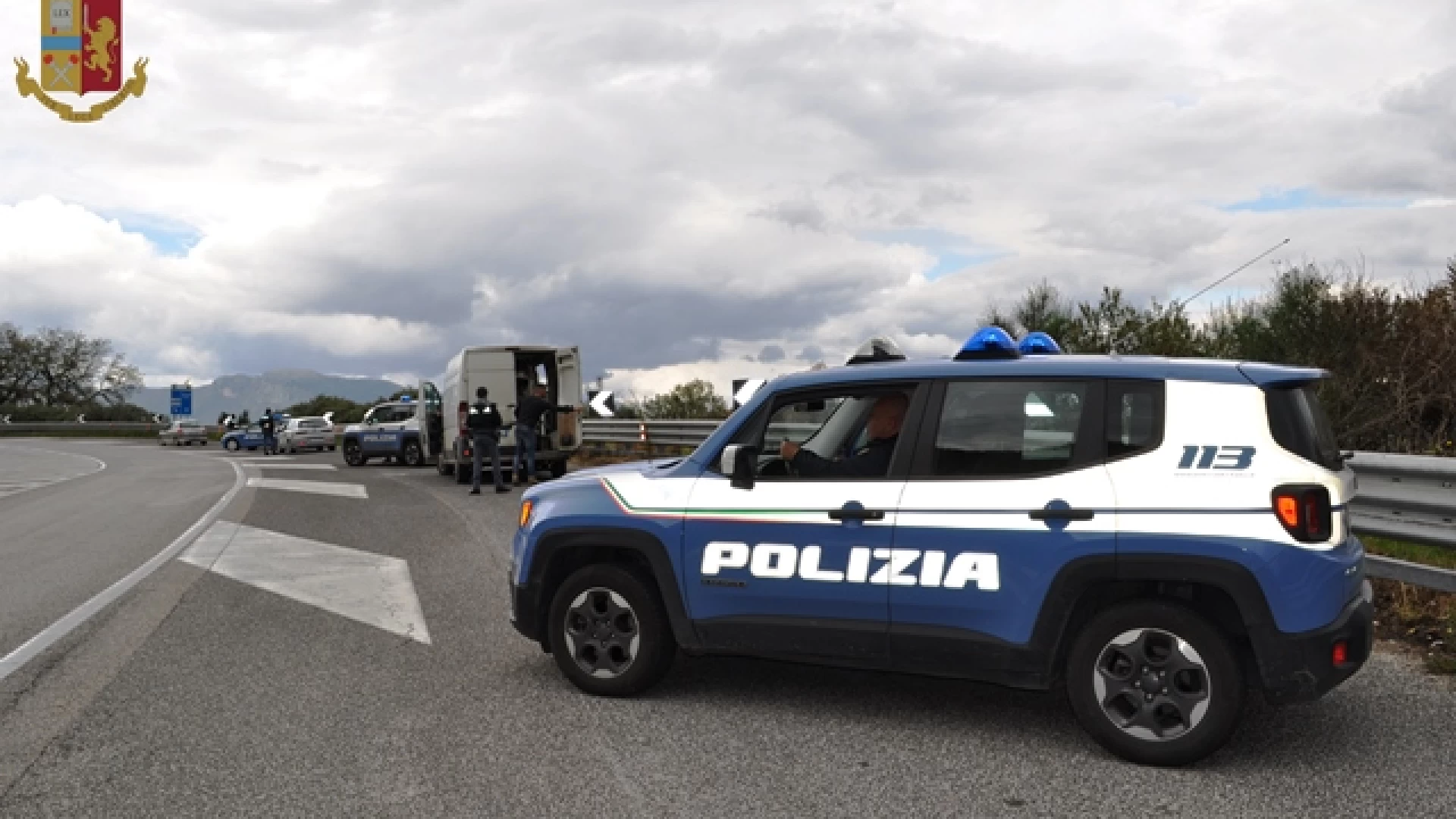 Polizia: controlli straordinari nel fine settimana. Ben 35 i posti di controllo sul territorio pentro. Guarda il video.