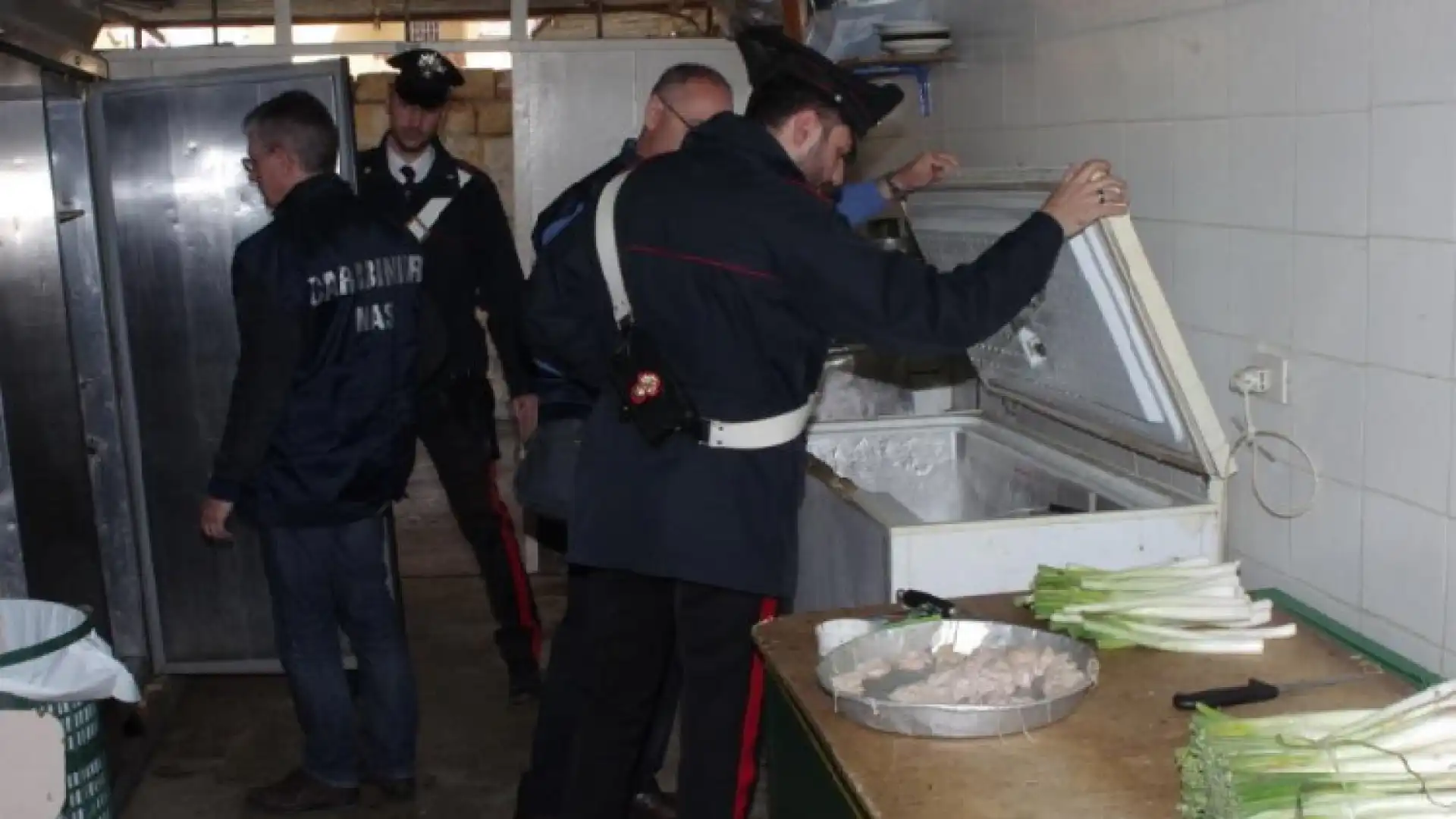 Isernia:Cibo in cattivo stato di conservazione, lavoro nero, denuncia e sequestro dei Carabinieri.