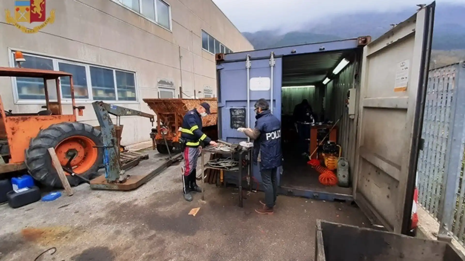 Isernia: la Polizia sequestra e scopre officina meccanica abusiva. Il “titolare” sversava rifiuti speciali nelle fognature.