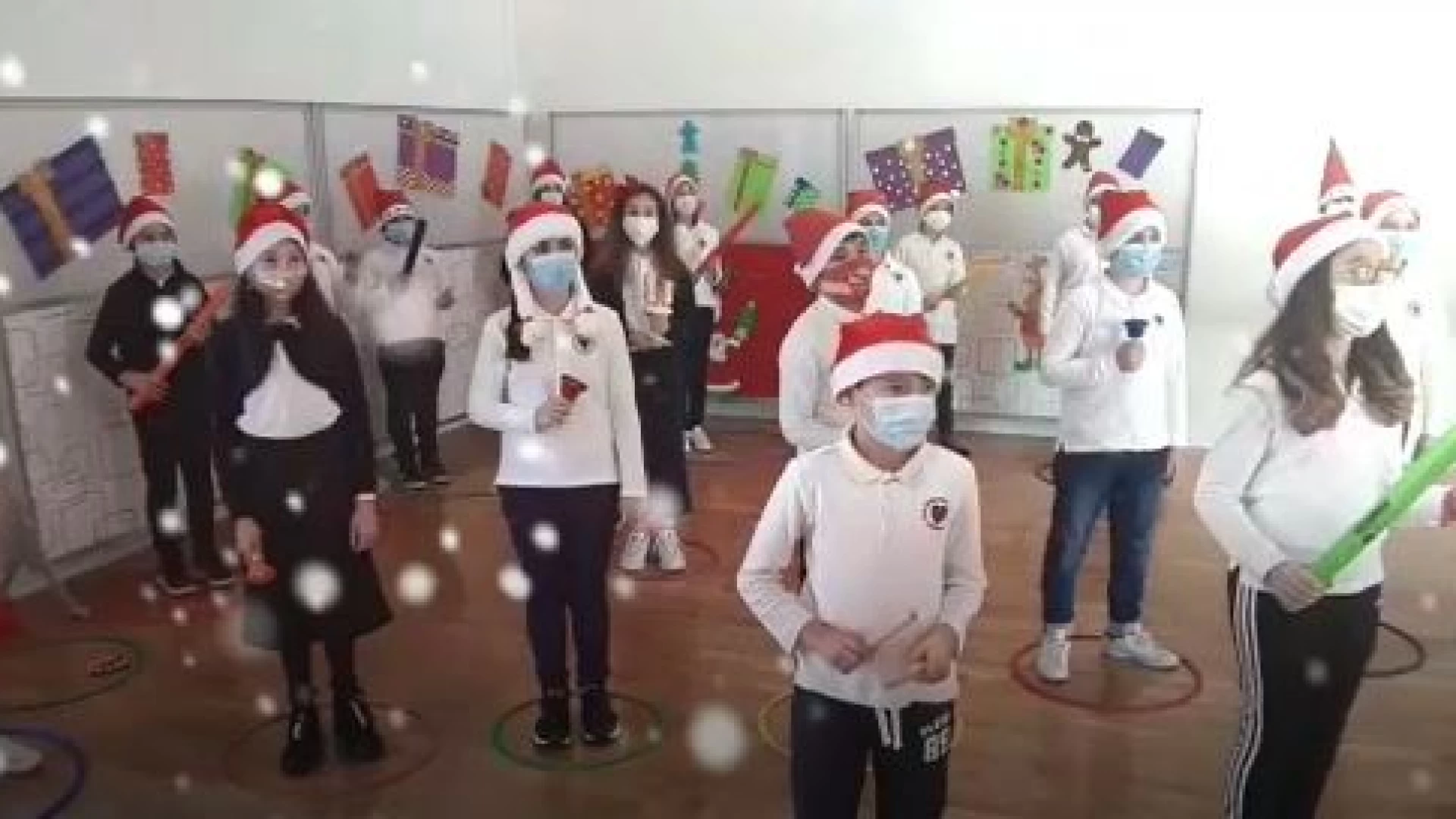 Contagiati dal sorriso, l’iniziativa natalizia dei piccoli alunni della San Giovanni Bosco di Isernia.