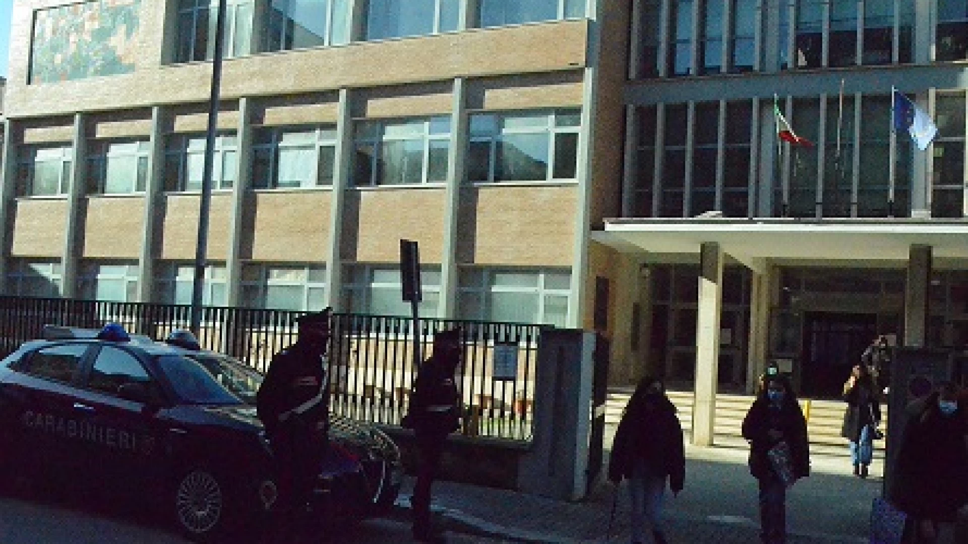 Isernia ,Riapertura delle scuole:  I Carabinieri vigilano gli istituti scolastici.