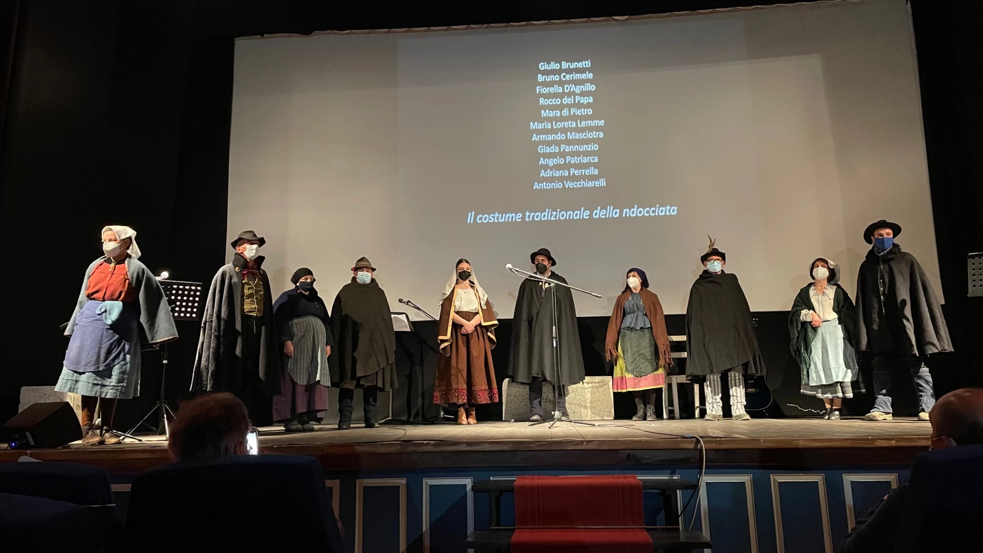 Agnone, grande successo per il primo spettacolo teatrale “Dialettando con il Fuoco”