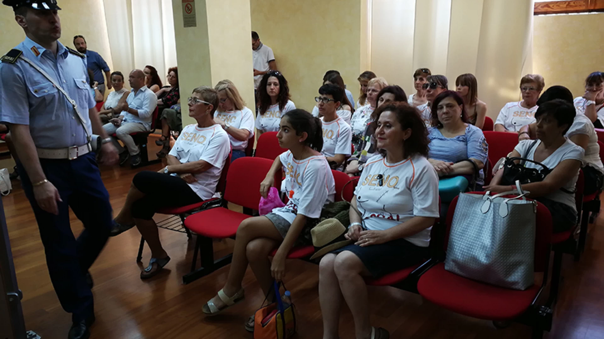 “Supportati si, usati mai”. Il comitato per la salvaguardia del reparto di senologia del Veneziale fanno il punto della protesta di ieri.