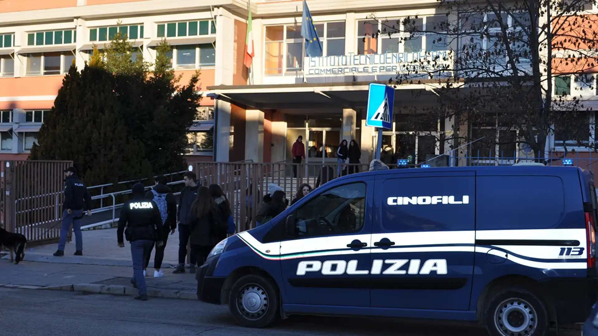 Isernia: la Polizia di Stato intensifica l’attività dinanzi le scuole del capoluogo pentro e di Venafro.