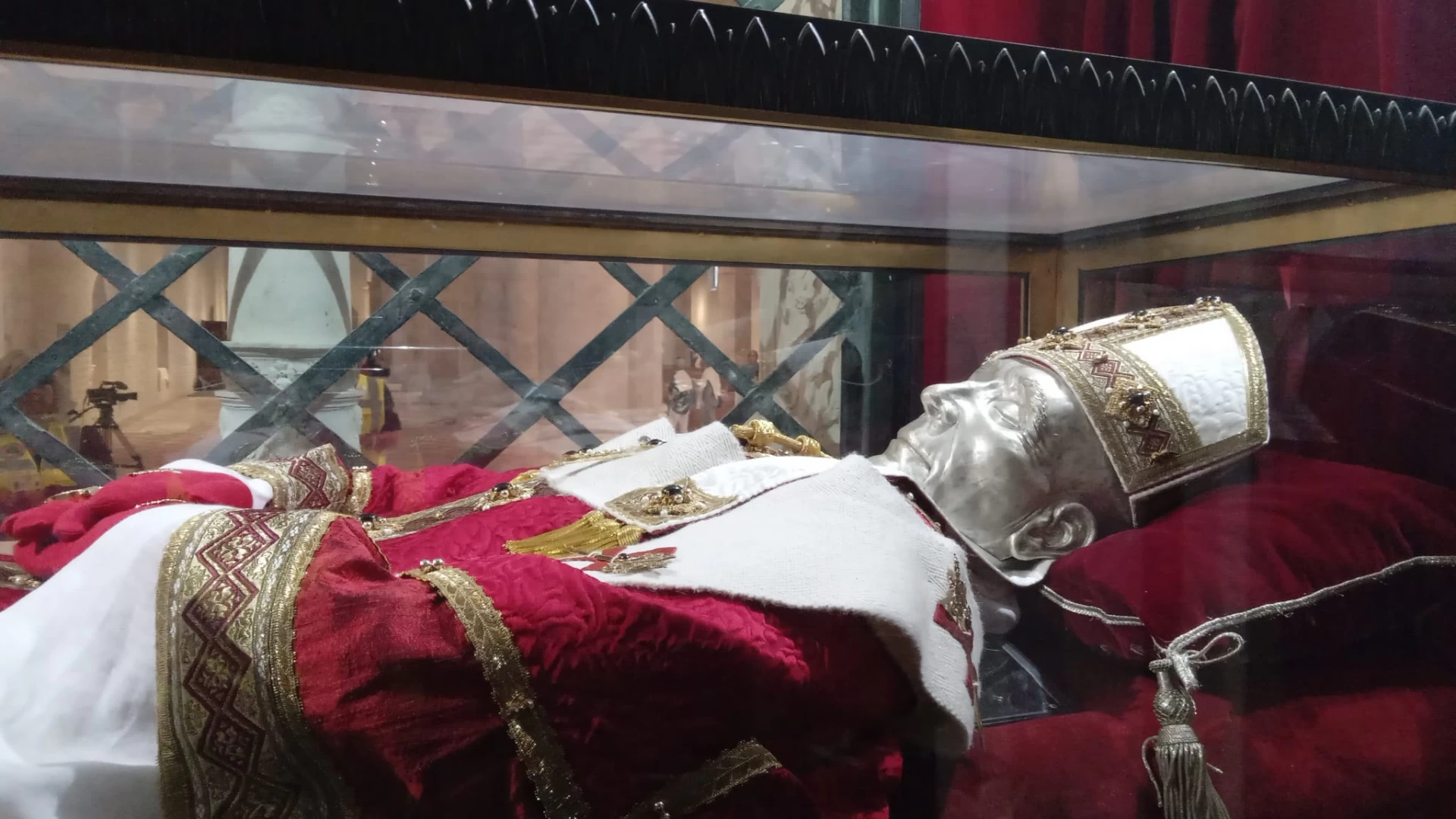 Celebrazioni "Perdonanza Celestiniana": l'arrivo di Papa Francesco in città. Le nostre immagini esclusive