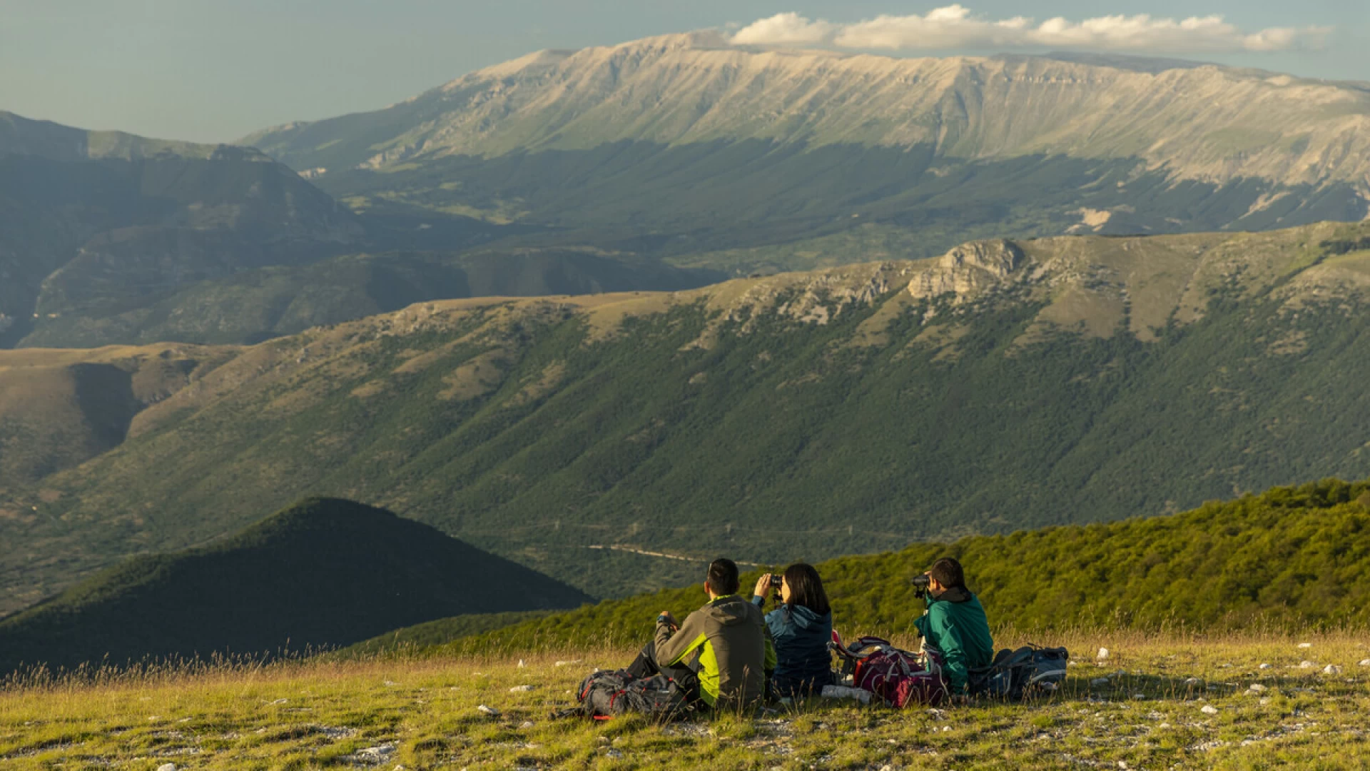 Rewilding e turismo rigenerativo: Rewilding Apennines acquista il suo primo terreno per portare benefici alla natura e alle persone