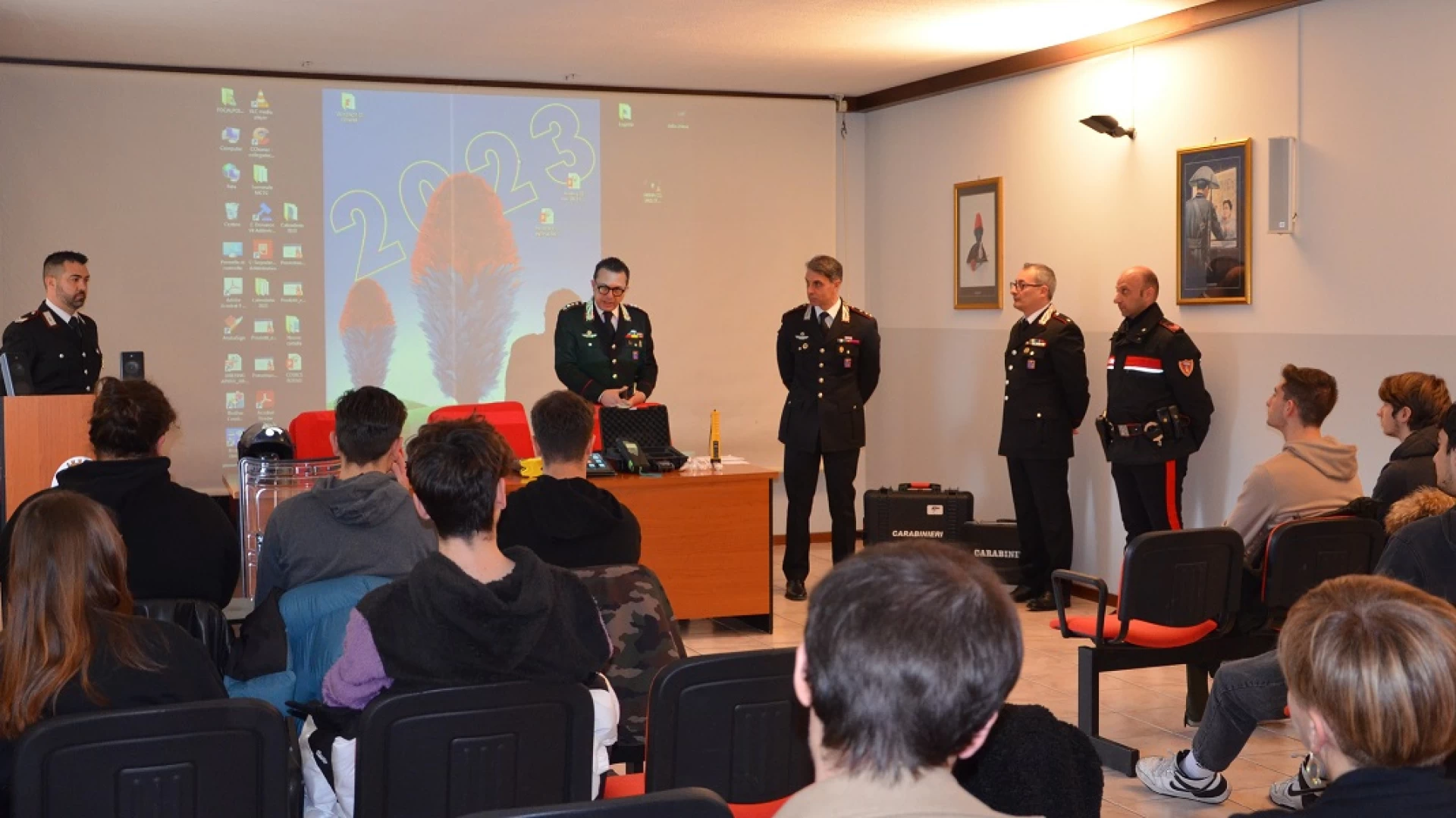 Gli studenti dell’Istituto Statale di Istruzione Superiore “FERMI-MATTEI” in visita al Comando provinciale dei Carabinieri di Isernia.