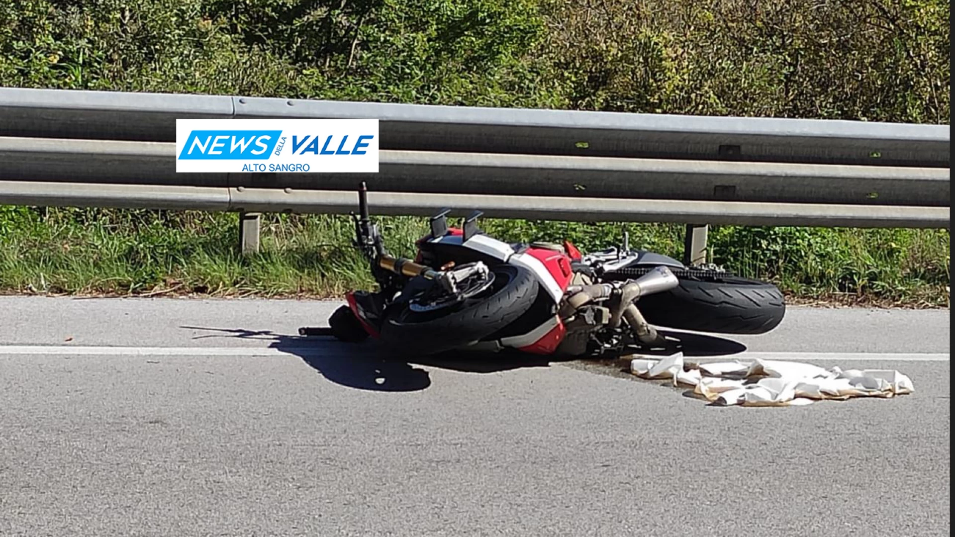 Colli a Volturno: motociclista cade a terra violentemente sulla statale 158. Fortunatamente non è grave. Sul posto il 118 ed i Carabinieri.