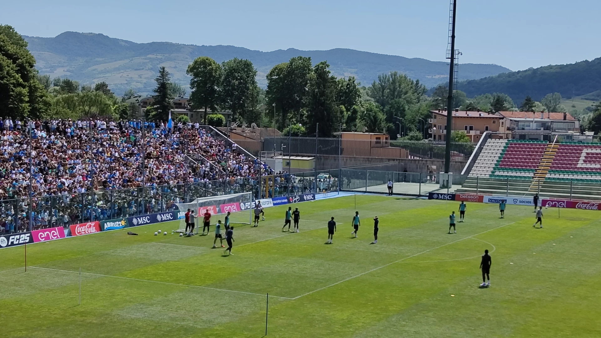 Castel Di Sangro: day9 per il Napoli al Patini. Conte ossessivo sulla fase difensiva. Esercitazioni sulla linea.