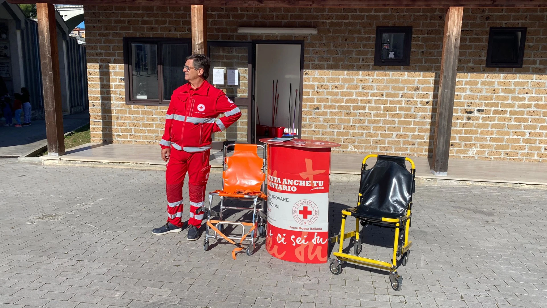 La Croce Rossa Italiana – Comitato di Isernia al cimitero per accompagnare anziani e persone con disabilità