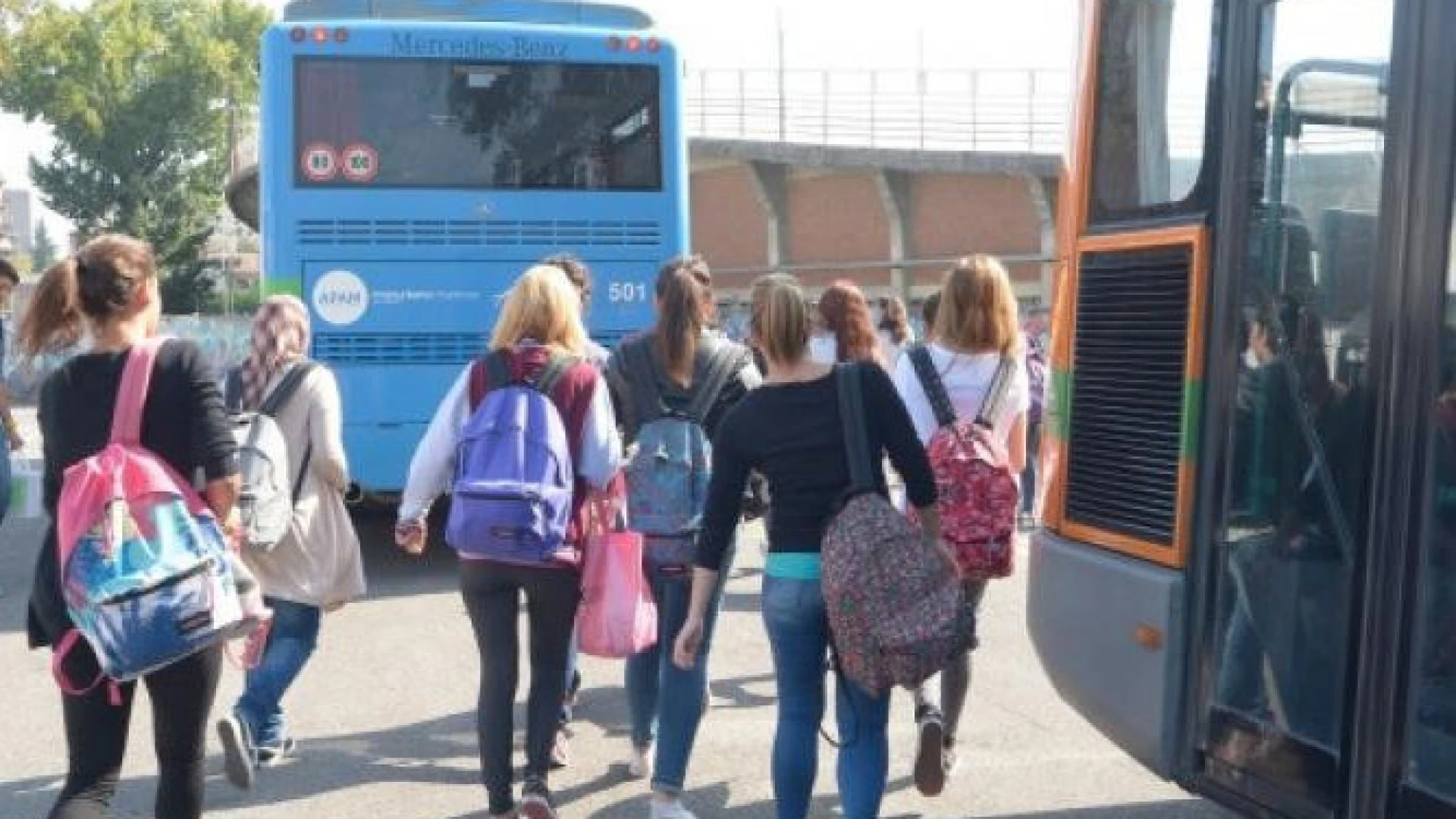 Studenti e pendolari ammassati come sardine sull’autobus Sant’Angelo del Pesco-Isernia. L’appello di genitori e amministratori del territorio.