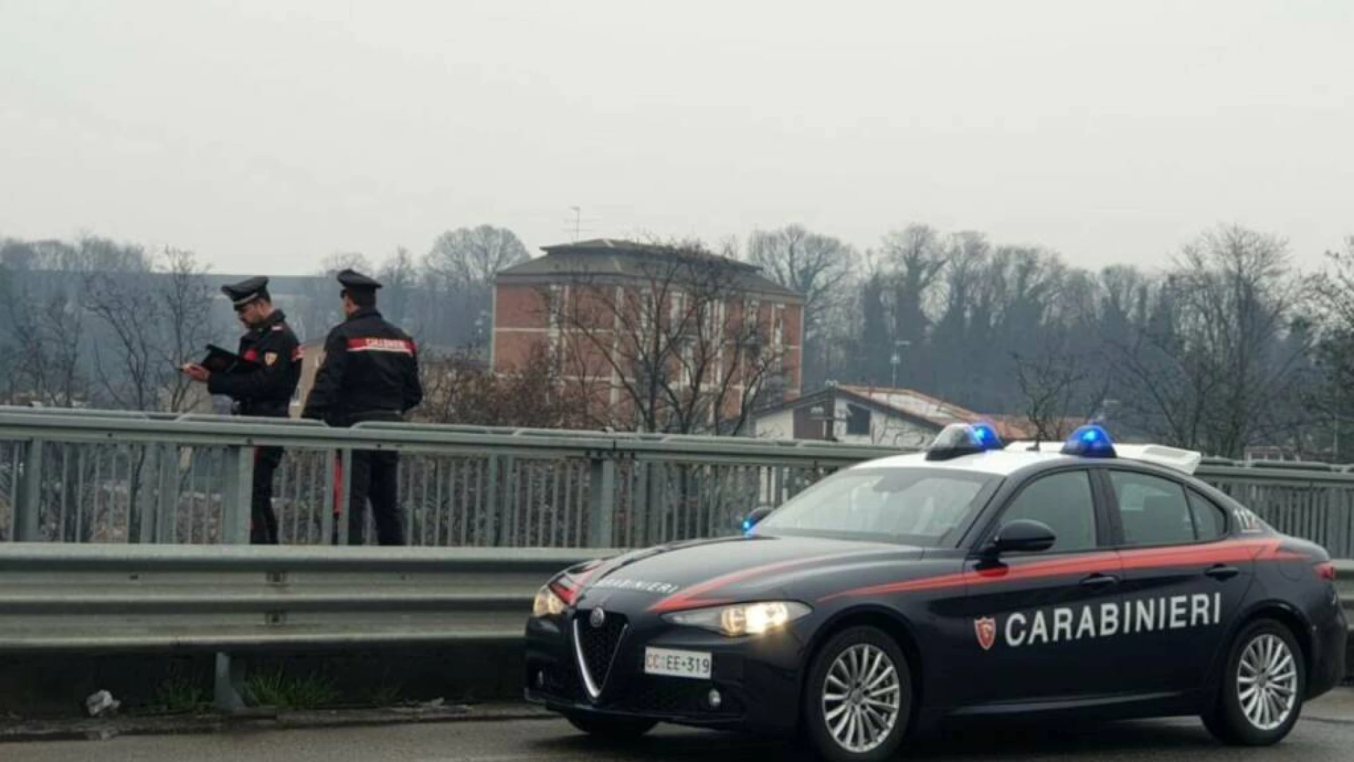 Venafro: Decisa a farla finita, i Carabinieri la salvano. Donna tenta di gettarsi nel vuoto da parapetto di via Vittorio Emanuele III