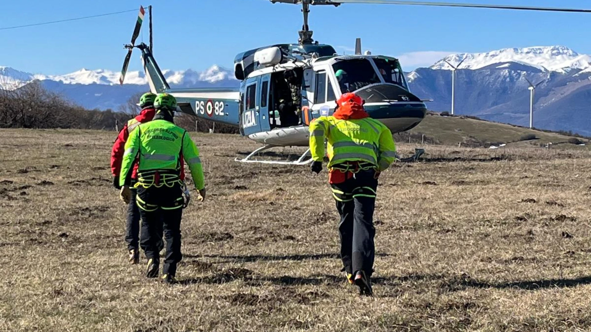 Capracotta: sui cieli dell'Alto Molise l'esercitazione congiunta di Polizia Di Stato e Soccorso Alpino.