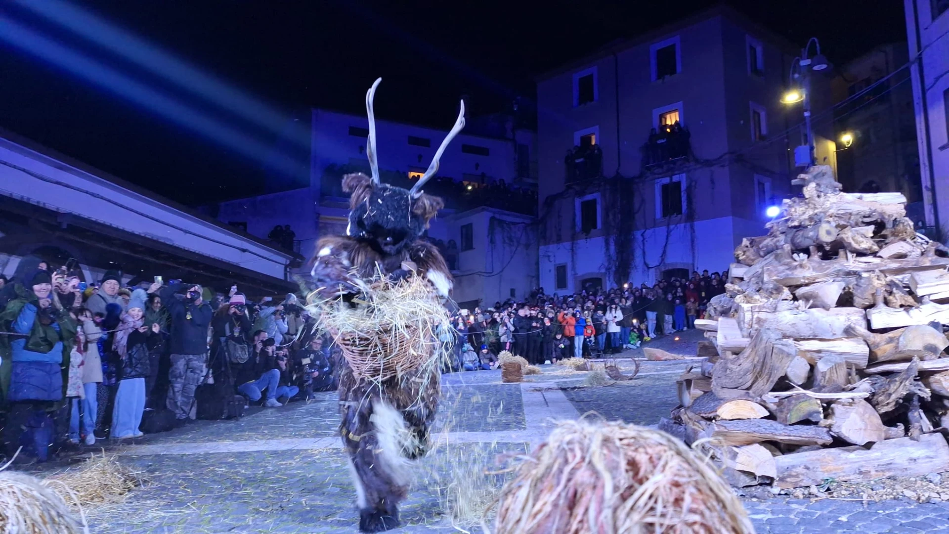 Castelnuovo al Volturno: Gl'Cierv. Edizione di successo. La rappresentazione incanta turisti e appassionati del Carnevale.