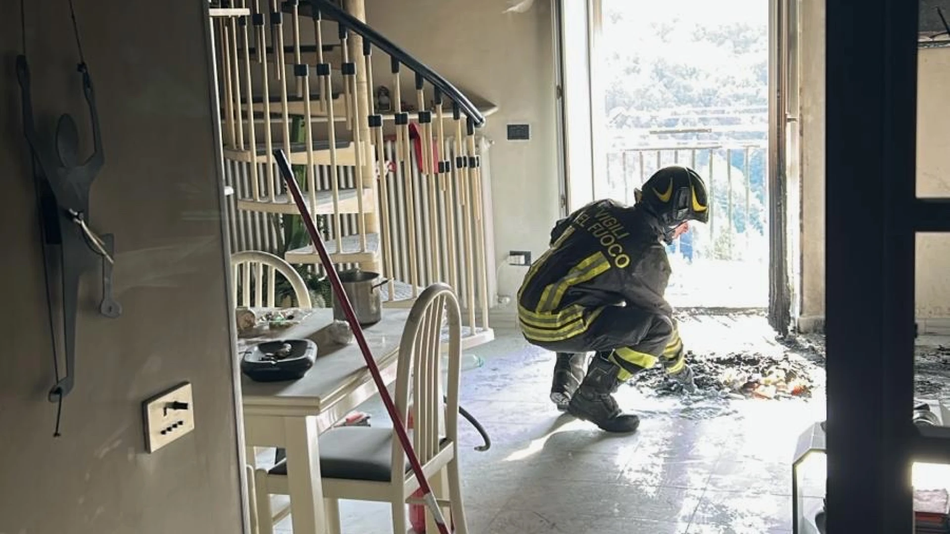 Isernia: incendio all'interno di un appartamento di Piazza Delfini. Intervengono i Vigili del Fuoco.