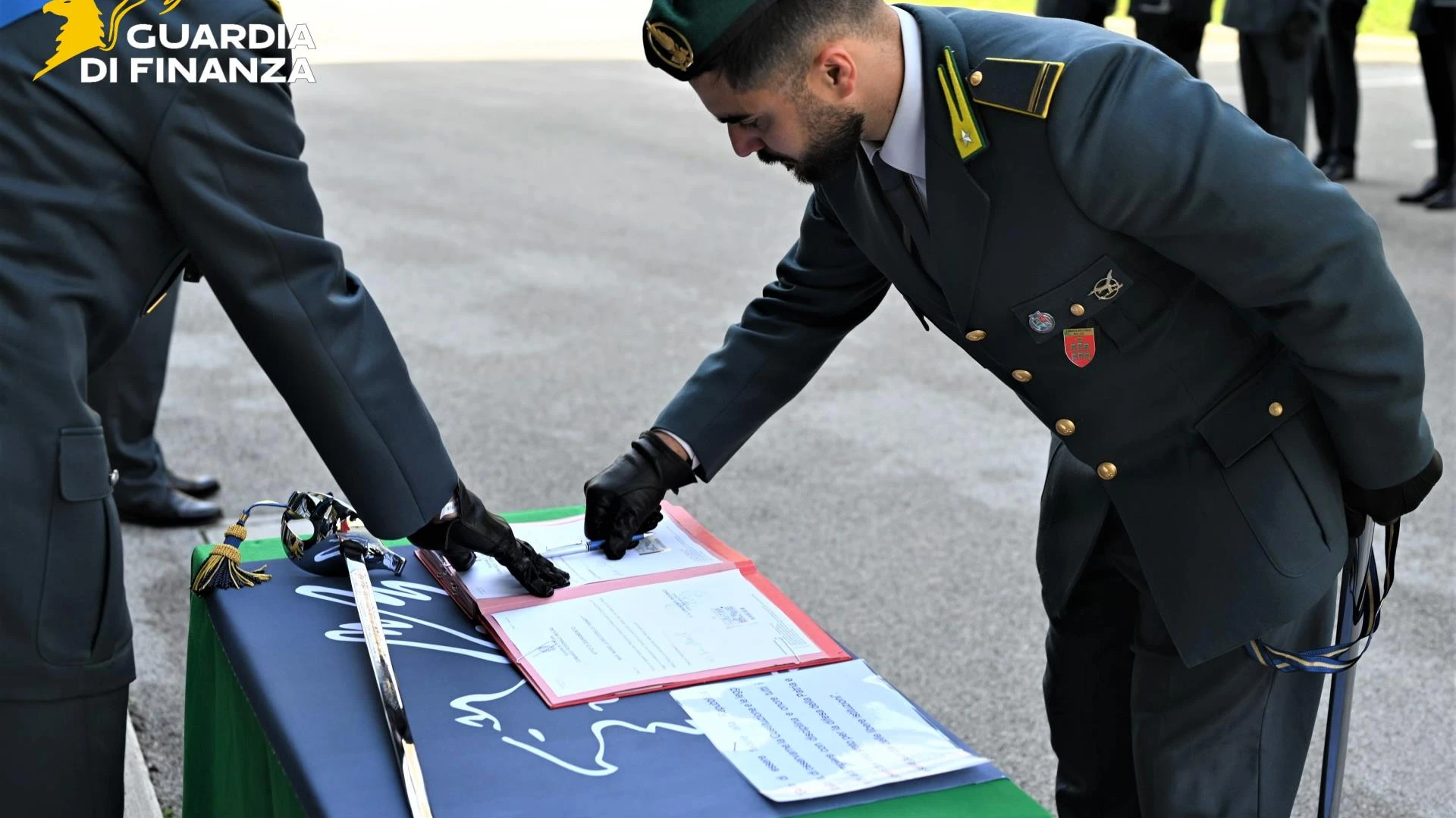 Guardia di Finanza di Campobasso: questa mattina il giuramento dei neo ispettori, sovraintendenti e finanzieri del comando regionale Molise.