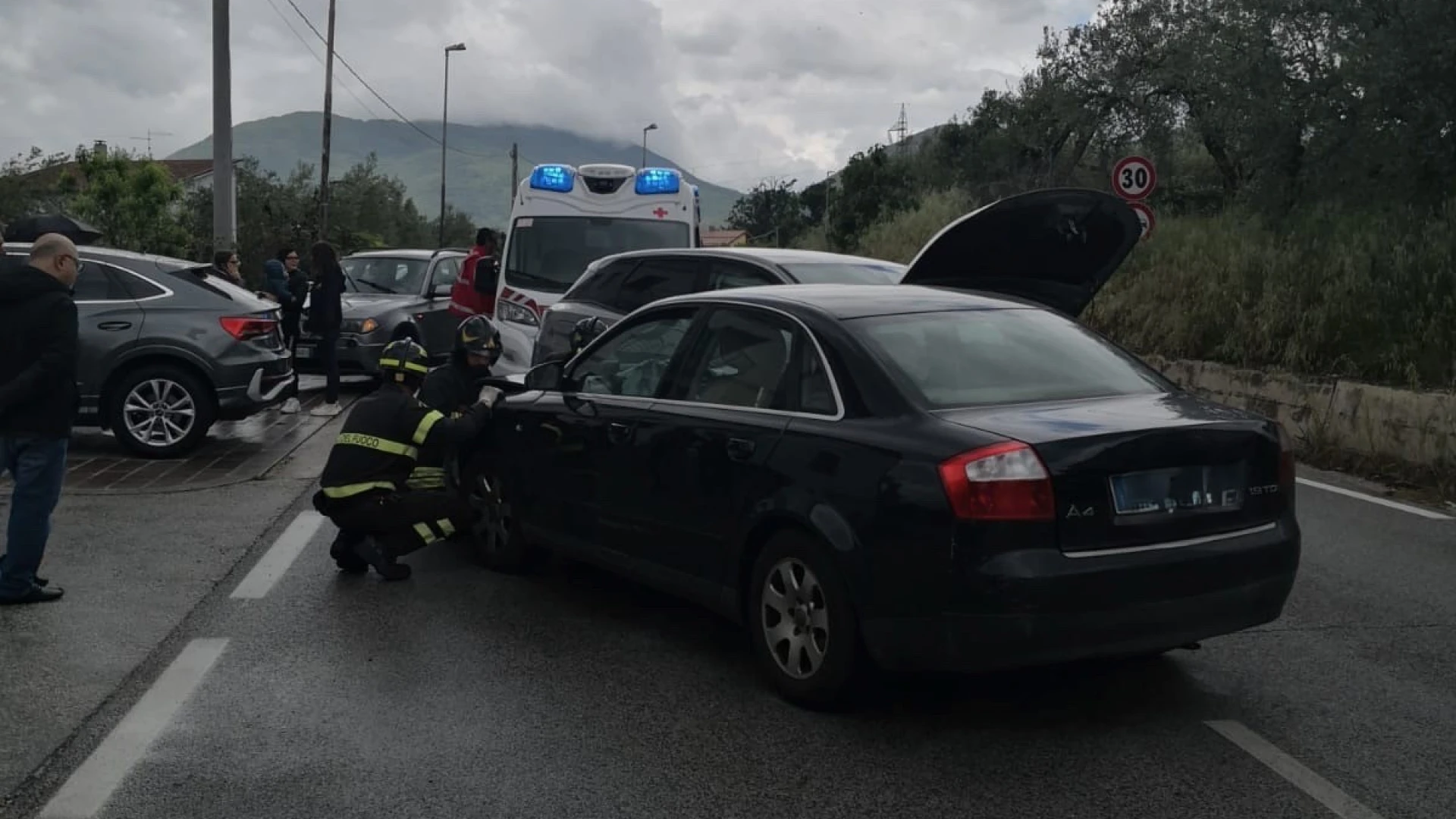 Incidente stradale a Fornelli, grave una persona: scontro tra due auto in via Lazio