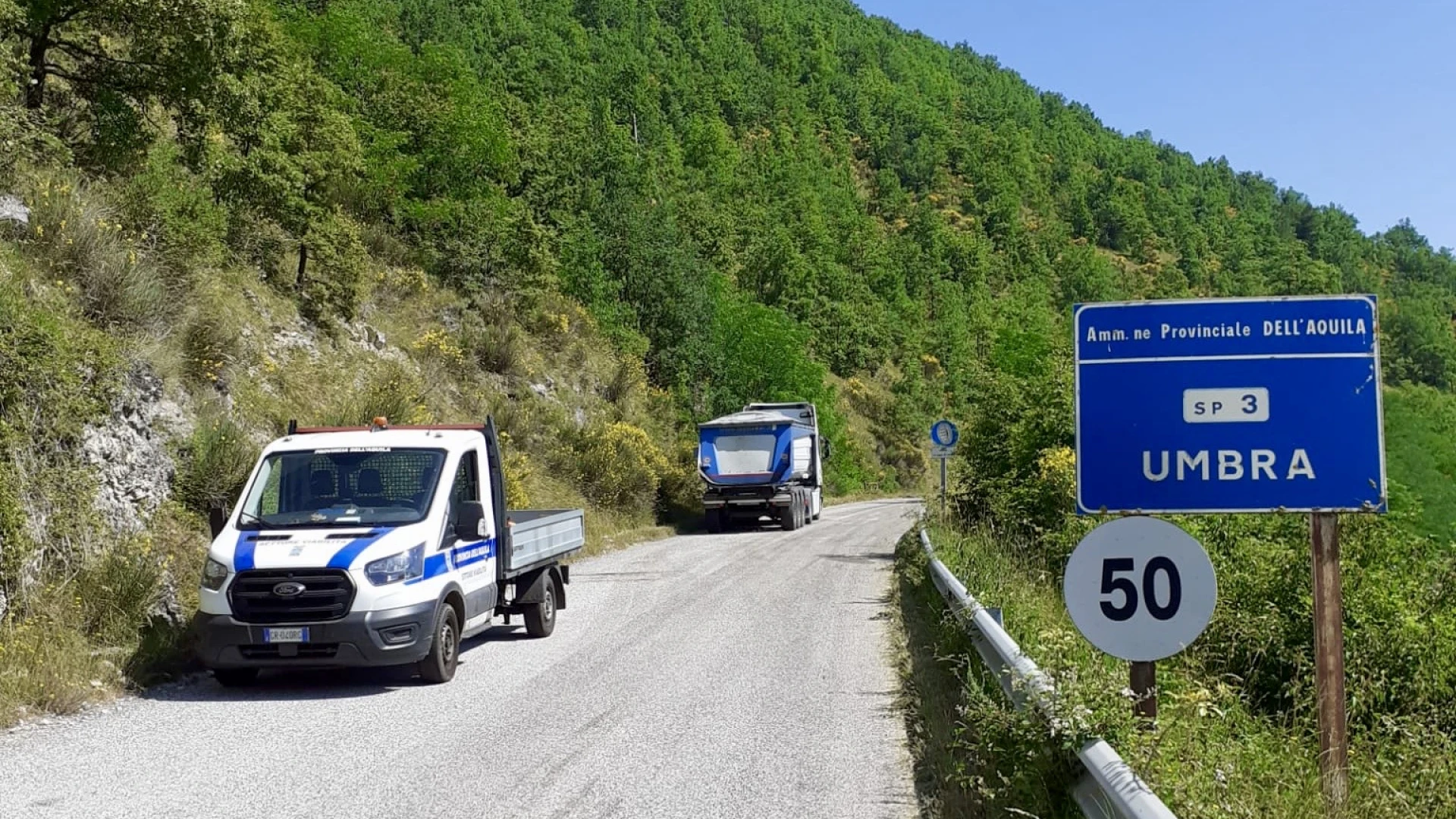 Montereale(L'Aquila), rifacimento del manto stradale da parte della Provincia dell'Aquila