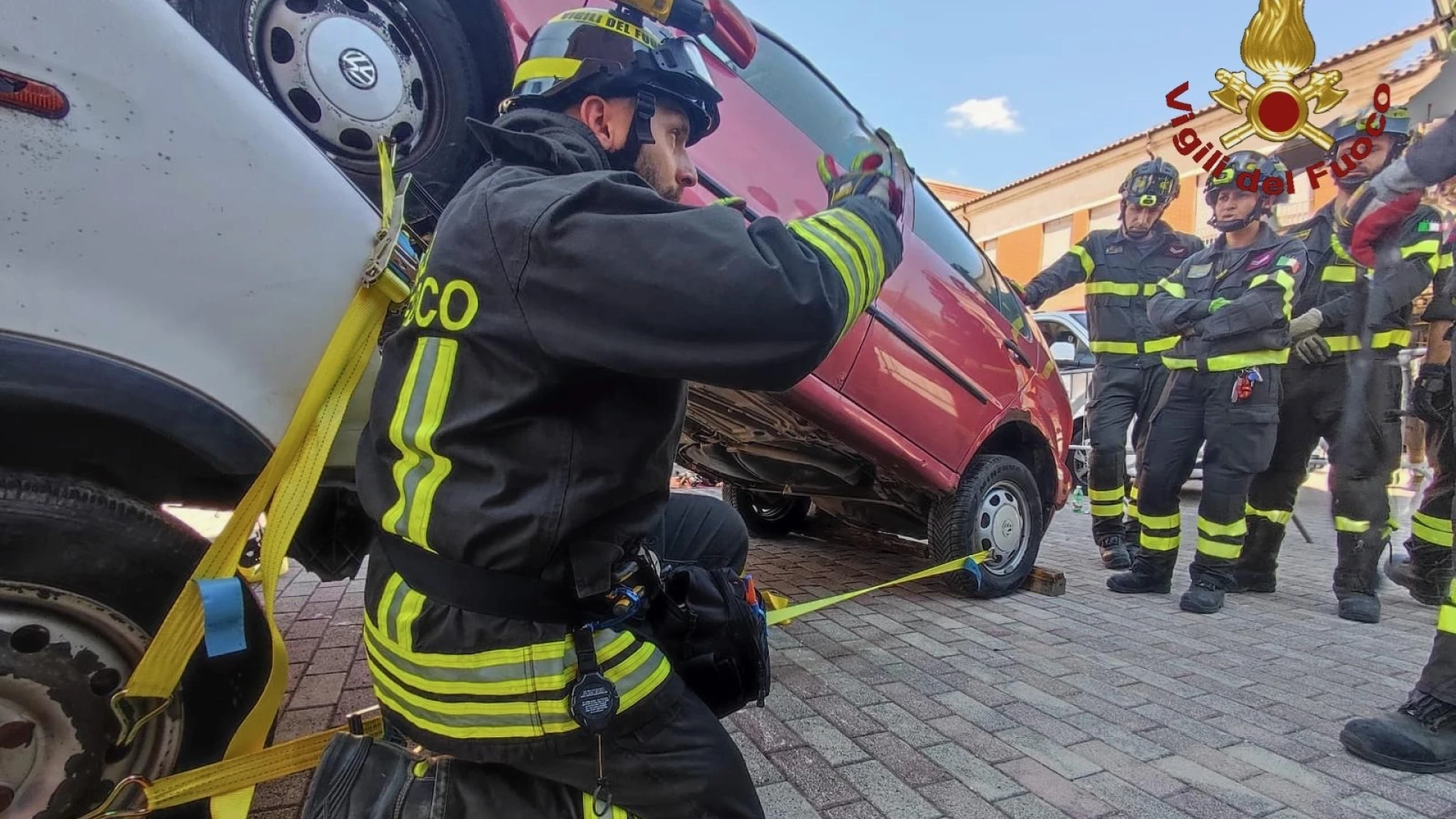 Vigili del Fuoco, presentato il nuovo mezzo "Pinza Veloce"