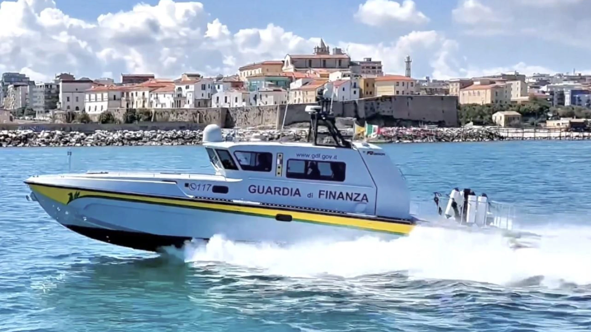 I finanzieri del Reparto Operativo Aeronavale di Termoli sequestrano un grosso quantitativo di ricci di mare.