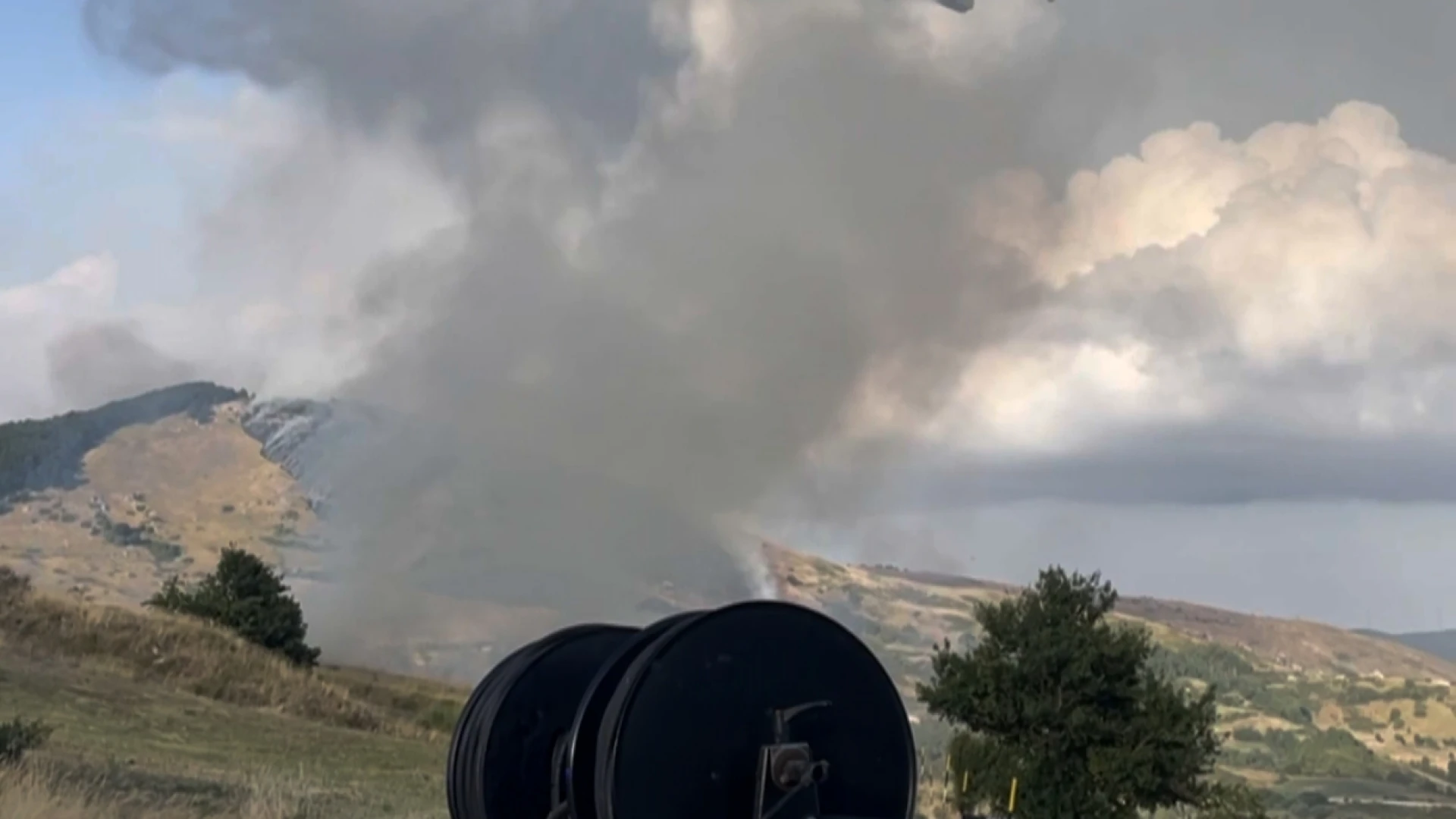 Agnone: vasti incendi interessano il territorio comunale. Vigili del Fuoco in azione tutta la notte.