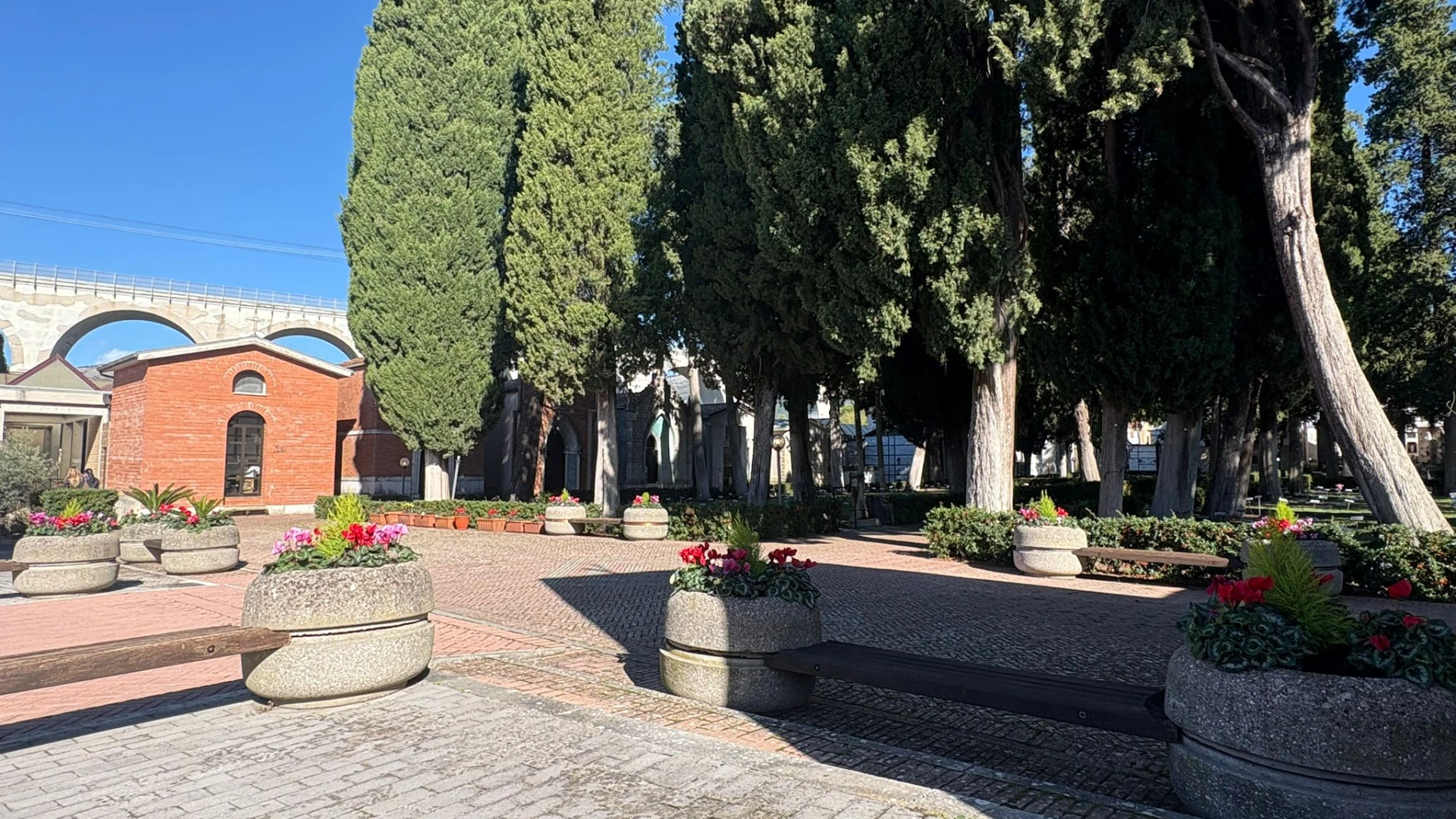 Isernia: terminati ufficialmente i lavori per la realizzazione di 70nuovi loculi e 40 ossari di emergenza all’interno del cimitero comunale.