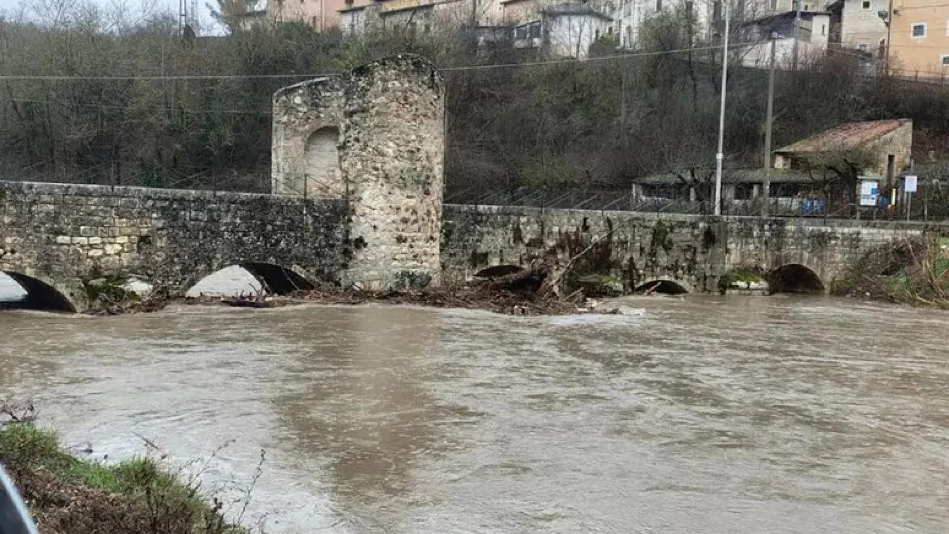 Maltempo: emergenza rientrata per il fiume Aterno, avanti monitoraggio