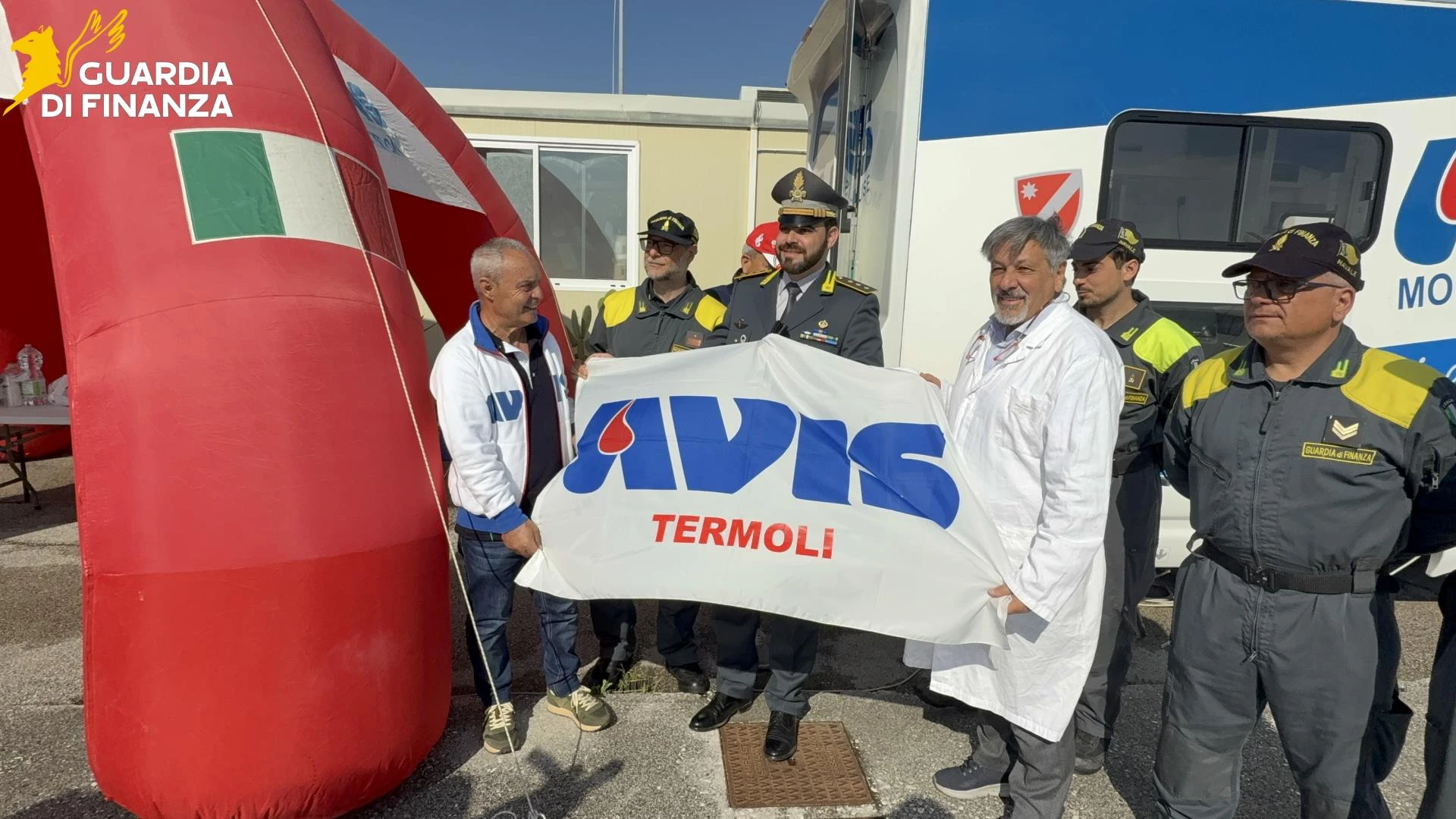 Donazione del sangue, i militari Guardia di Finanza Roan di Termoli impegnati per la raccolta sangue con l’Avis.
