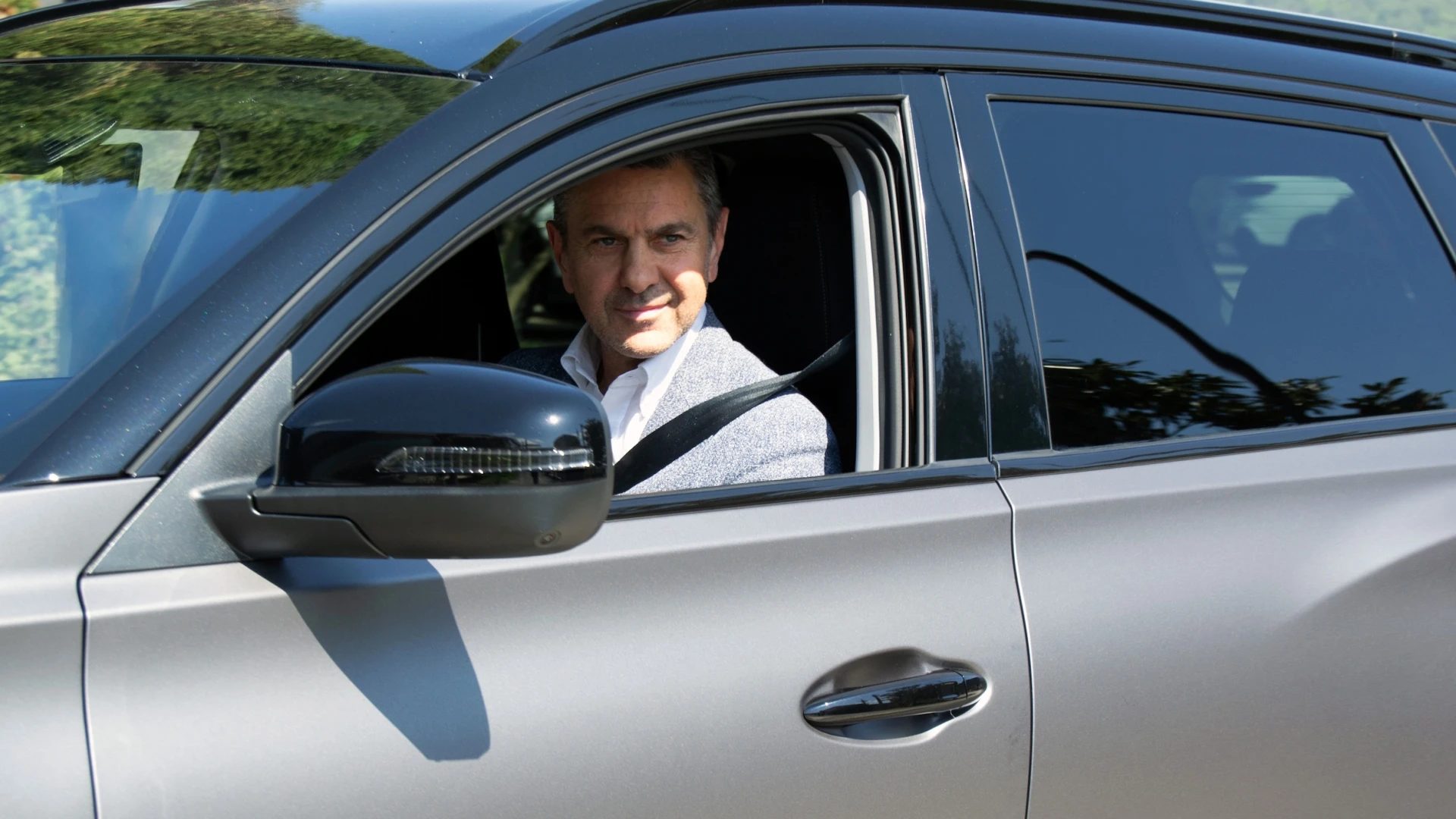 Costacurta sceglie DR 6 Super Hybrid per i suoi 60 anni: un incontro tra eccellenza sportiva e innovazione aut6omobilistica.