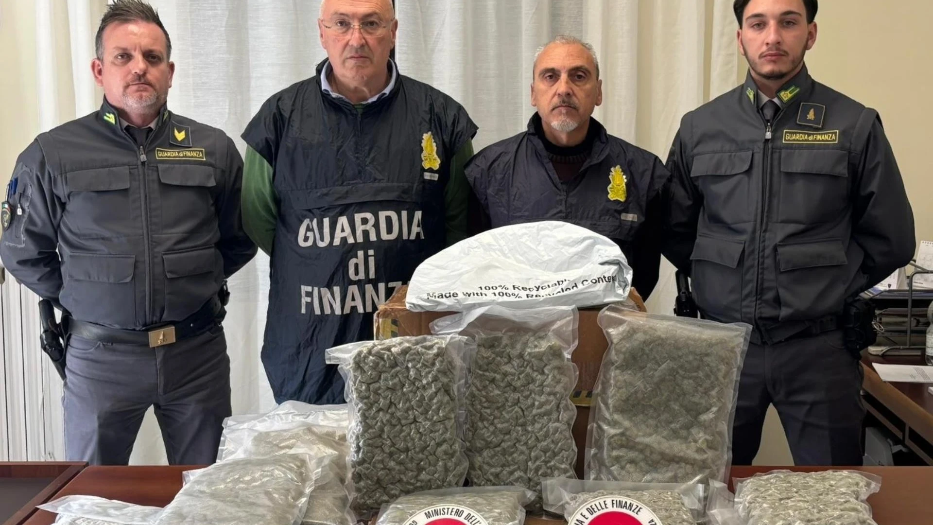 Venafro: la Finanza infligge duro colpo al traffico di stupefacenti. Sequestrati oltre 7kg di marijuana.