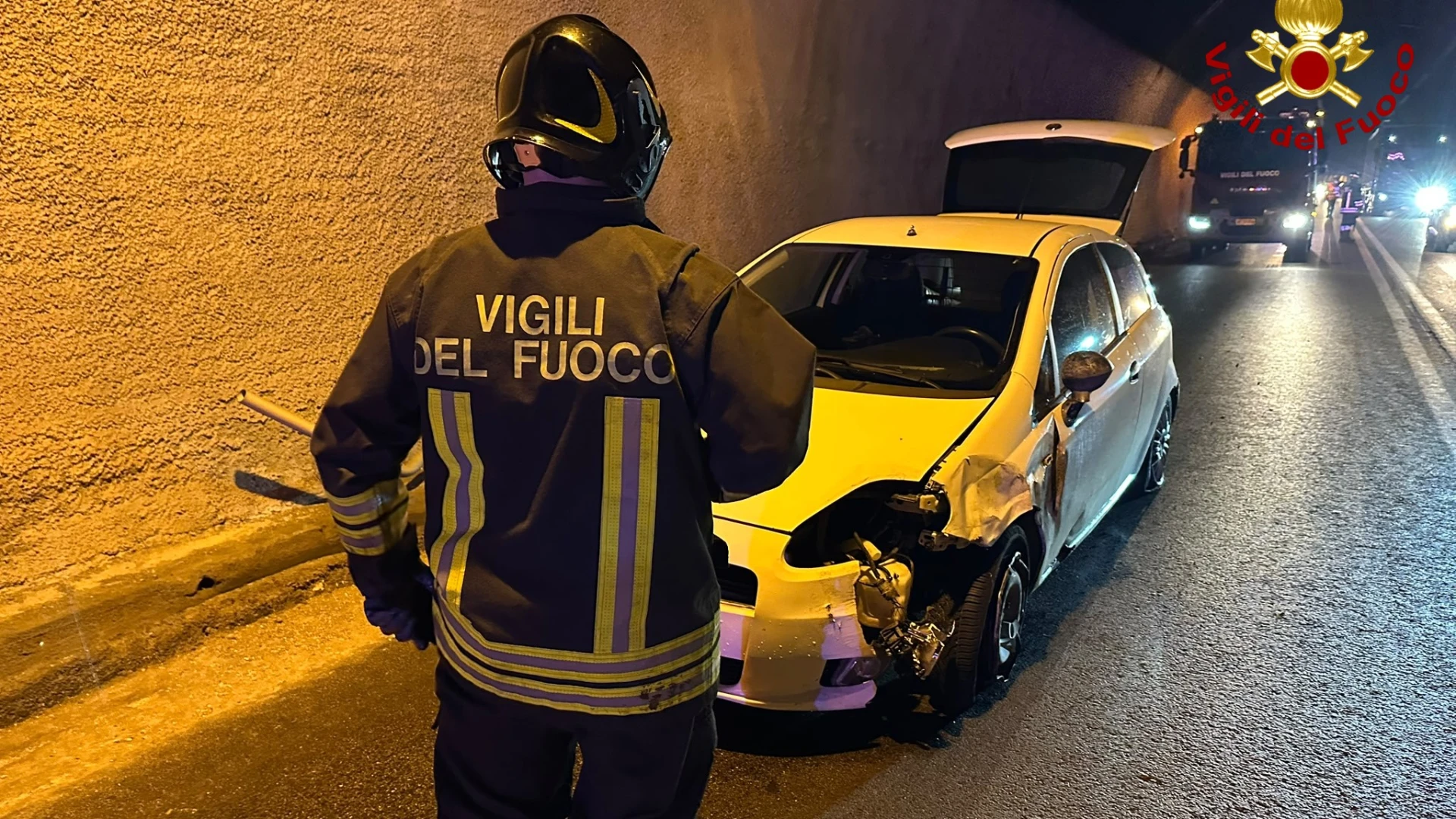 Pescolanciano: incidente stradale sulla statale 650 all’interno della galle0ria “Sella Venditto”. Intervento dei Vigili del Fuoco di Isernia.