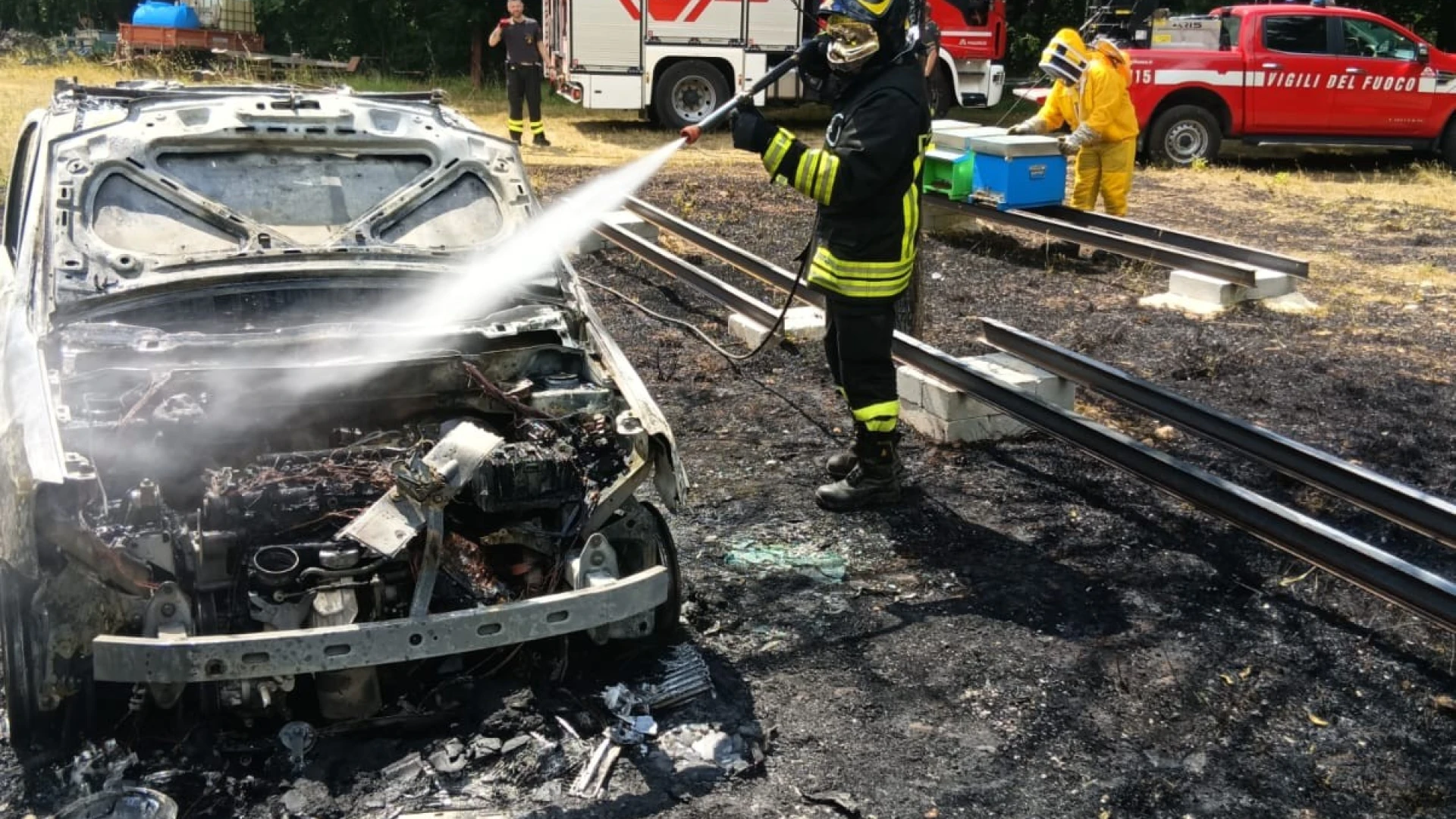 Monteroduni: auto a fuoco nel pomeriggio. Intervento dei Vigili del Fuoco di Isernia.