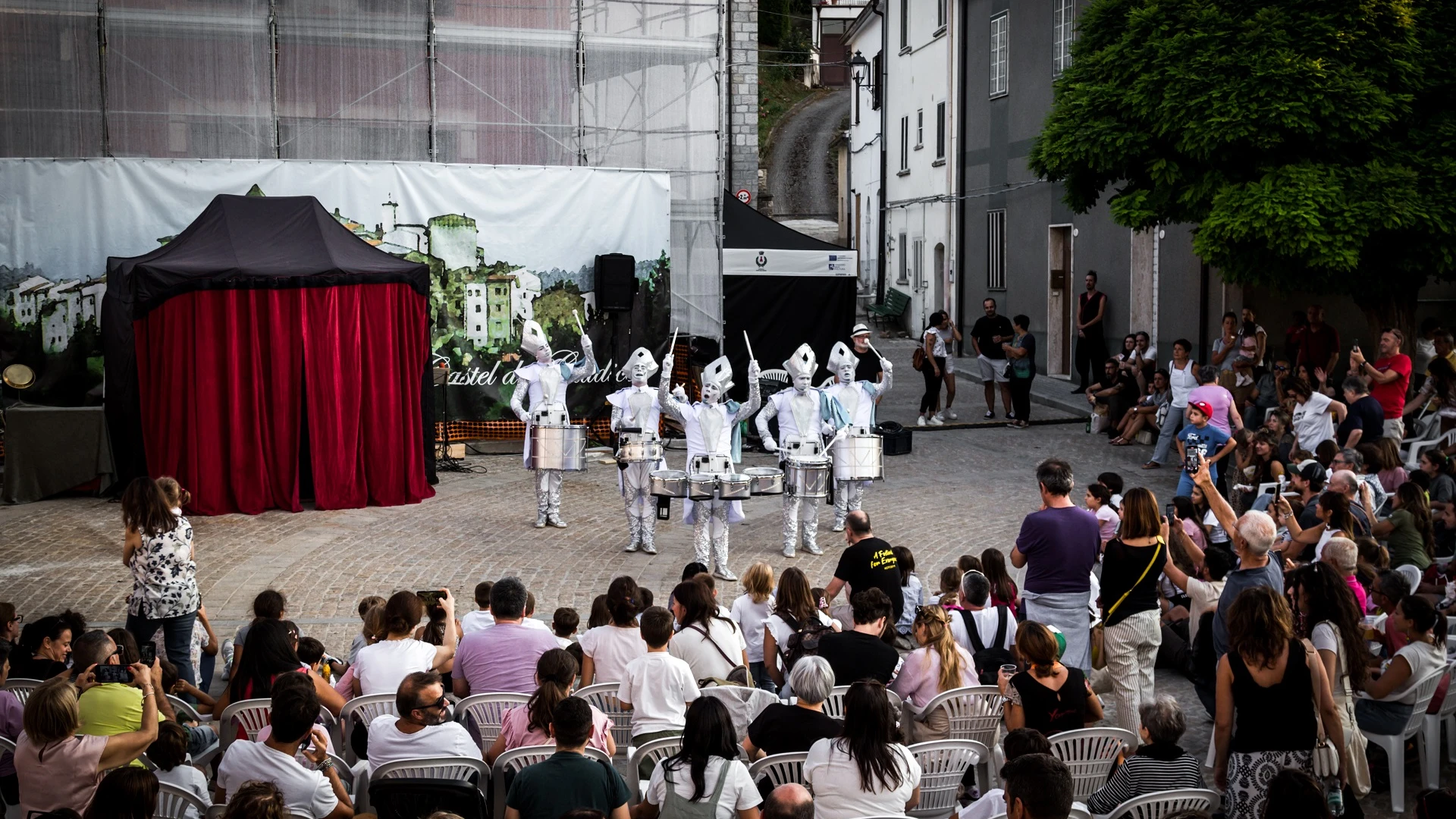 Arte di strada, musica: torna il CasteldelGiudiceBuskers Festival