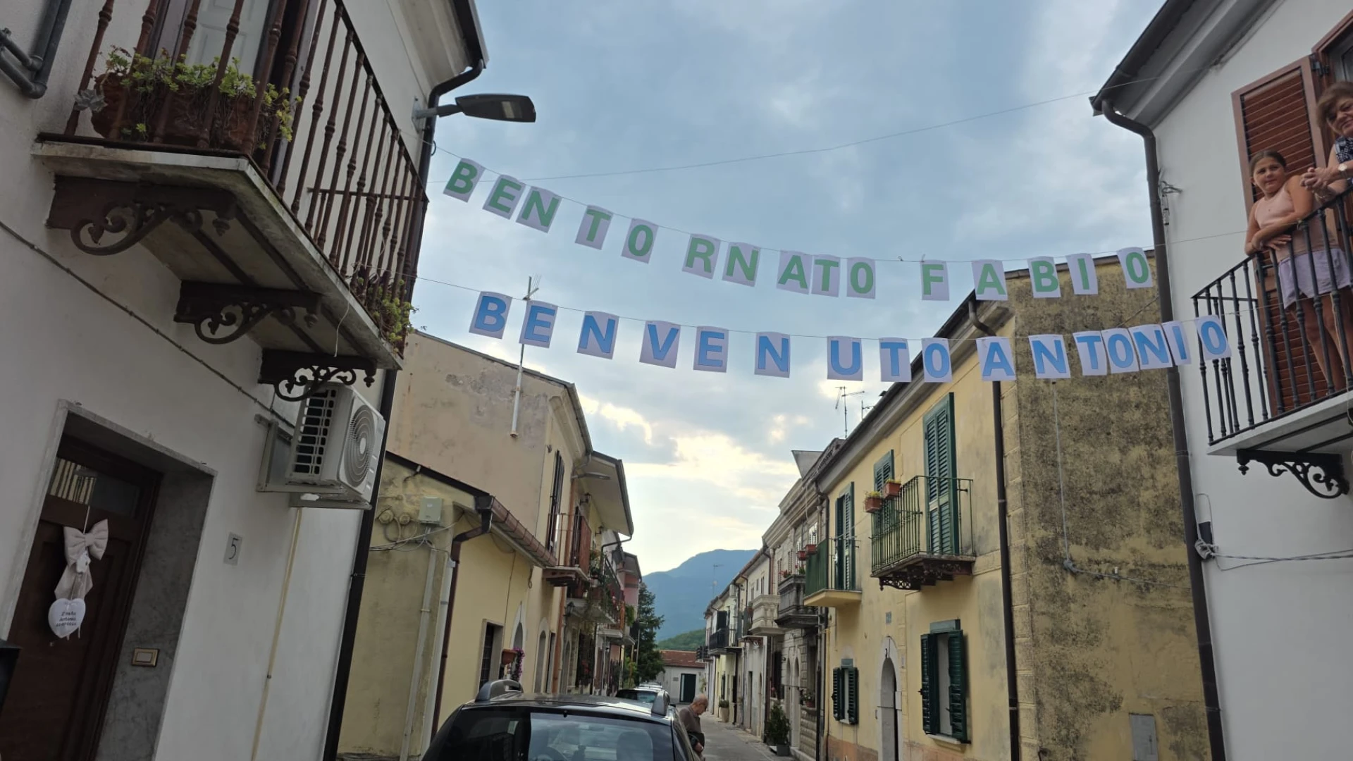 Colli a Volturno: via Marconi riabbraccia il piccolo Fabio. Un piccolo eroe con la forza di un leone. Ieri l’accoglienza dopo la fine della radioterapia.